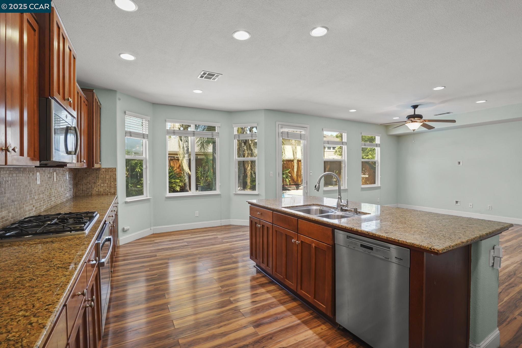 Detail Gallery Image 6 of 30 For 4901 Snowy Egret Way, Oakley,  CA 94561 - 4 Beds | 3 Baths