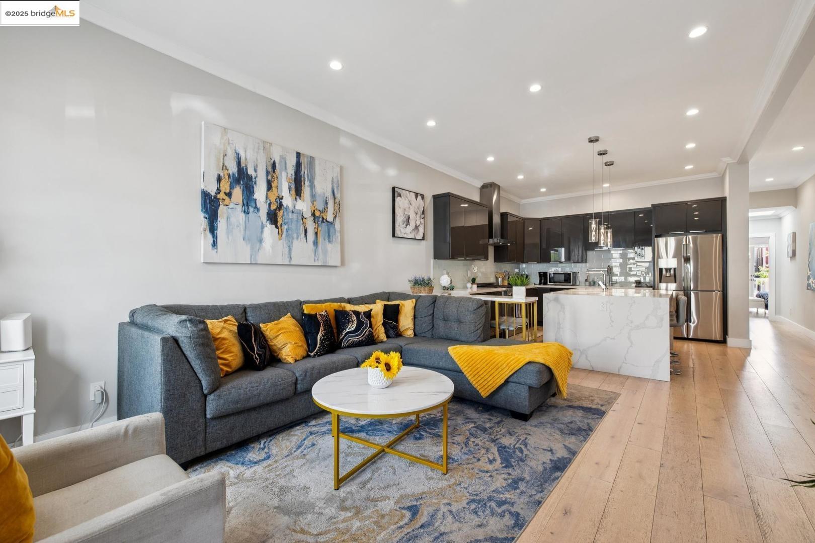 Detail Gallery Image 2 of 60 For 1537 Revere Ave, San Francisco,  CA 94124 - 8 Beds | 5 Baths