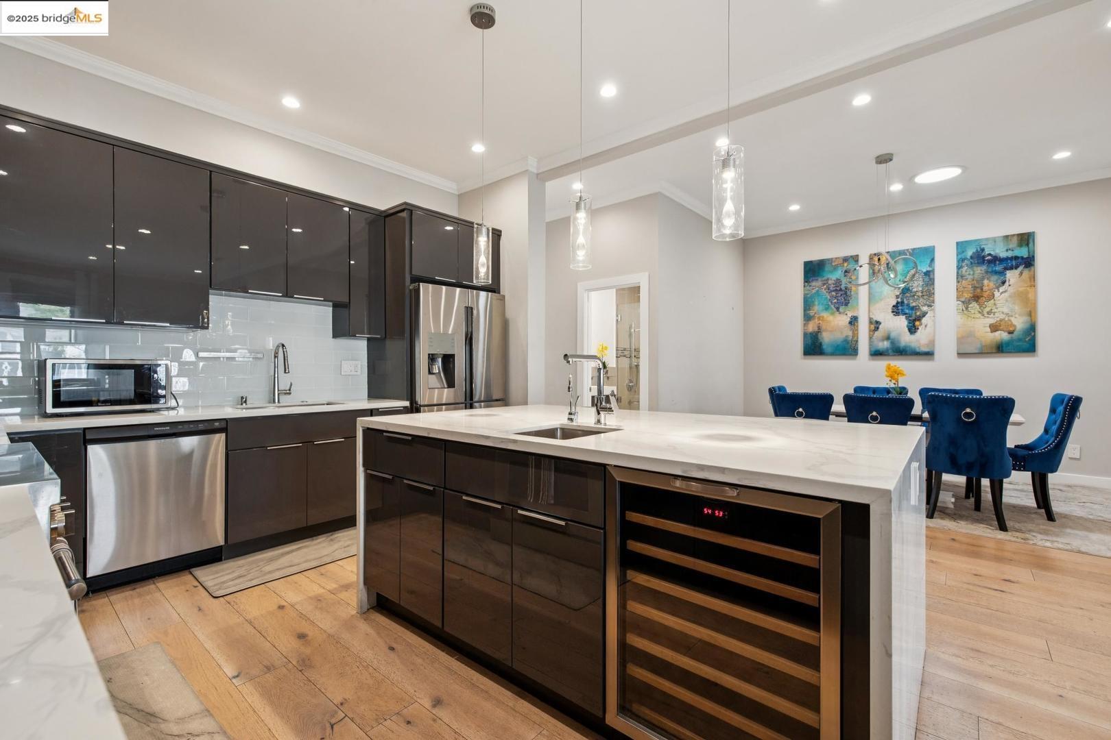 Detail Gallery Image 16 of 60 For 1537 Revere Ave, San Francisco,  CA 94124 - 8 Beds | 5 Baths