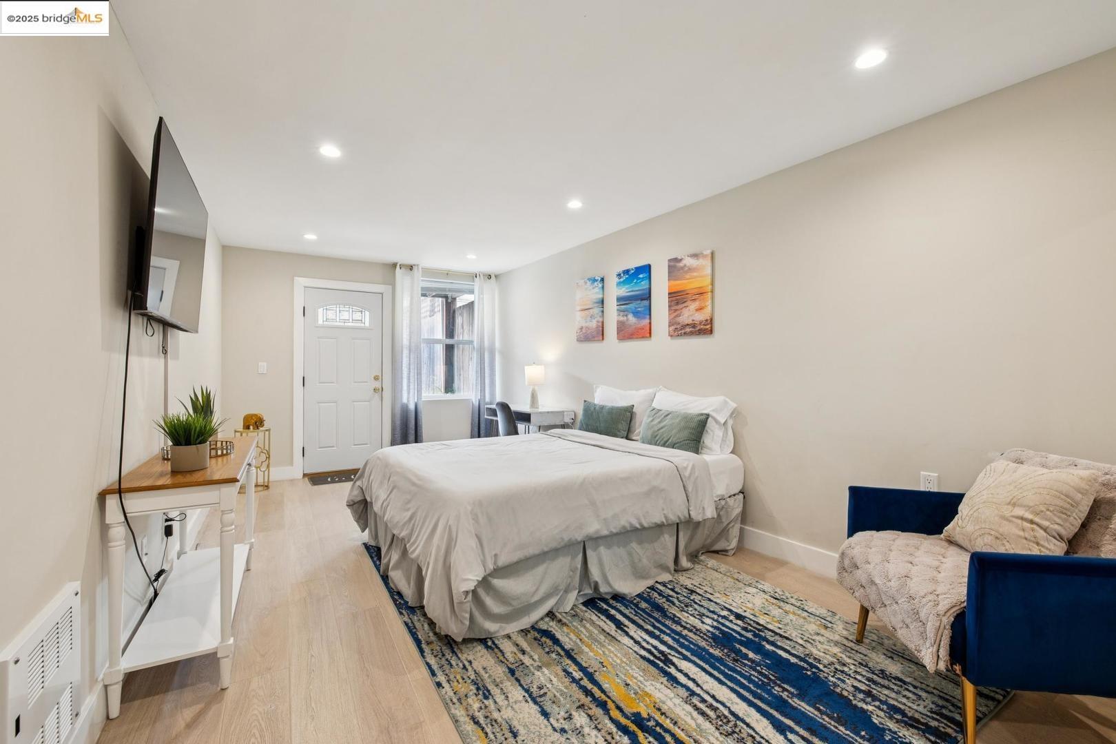 Detail Gallery Image 19 of 60 For 1537 Revere Ave, San Francisco,  CA 94124 - 8 Beds | 5 Baths
