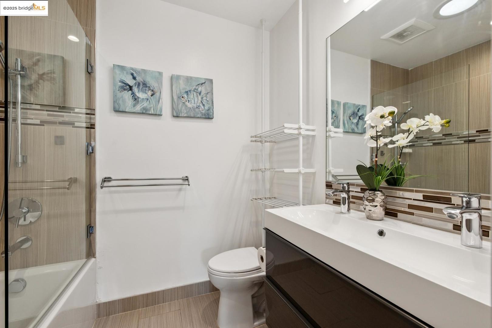 Detail Gallery Image 22 of 60 For 1537 Revere Ave, San Francisco,  CA 94124 - 8 Beds | 5 Baths