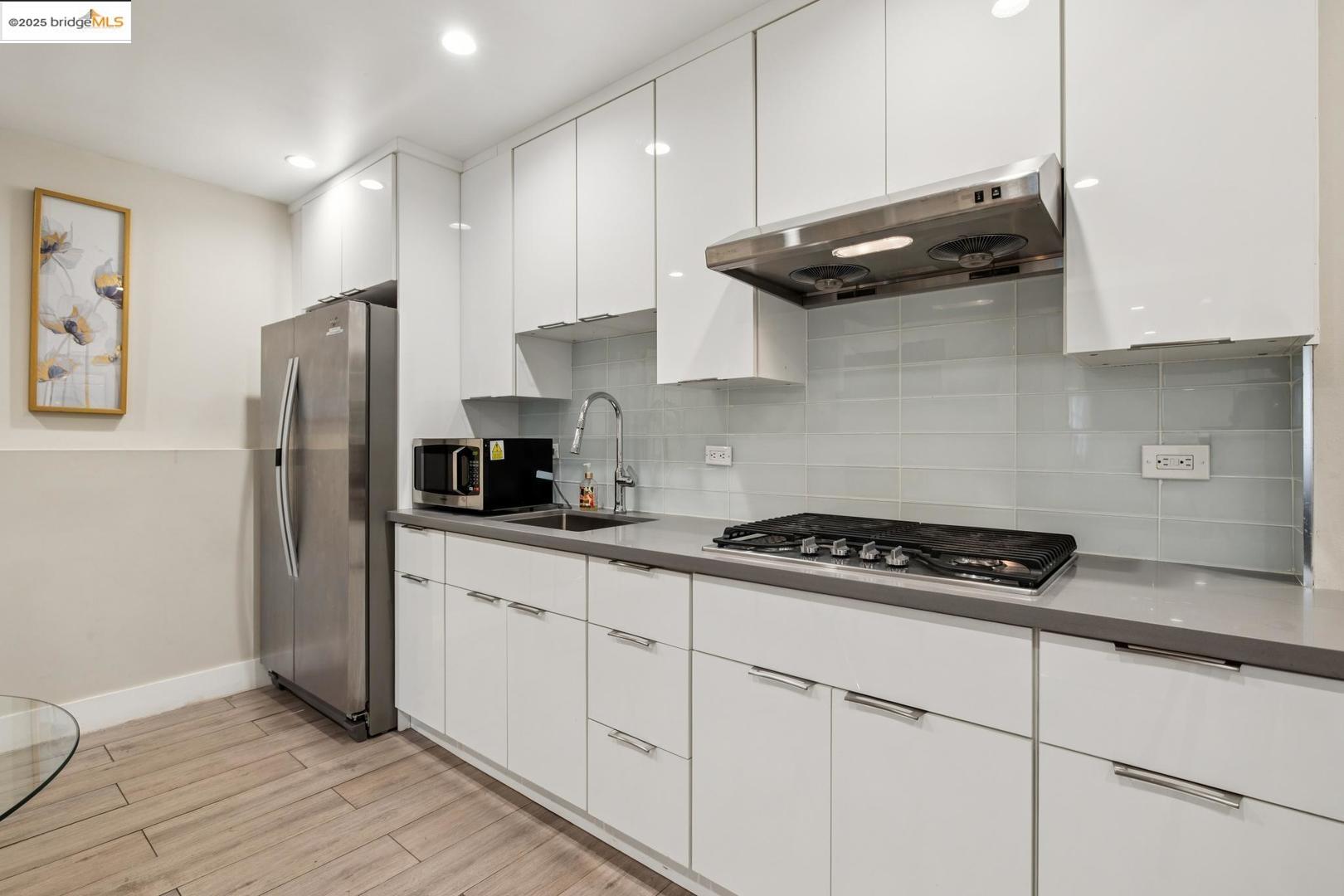 Detail Gallery Image 4 of 60 For 1537 Revere Ave, San Francisco,  CA 94124 - 8 Beds | 5 Baths