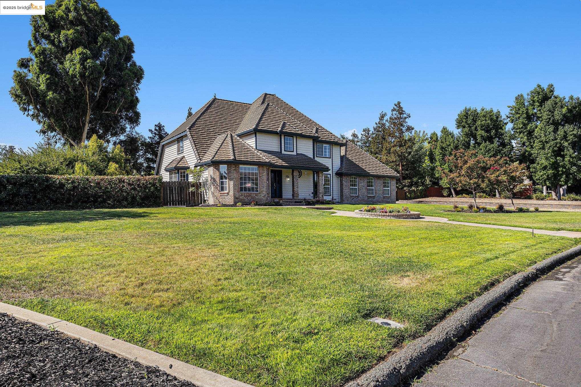 Detail Gallery Image 2 of 59 For 15 Madeira Ct, Oakley,  CA 94561 - 4 Beds | 3/1 Baths