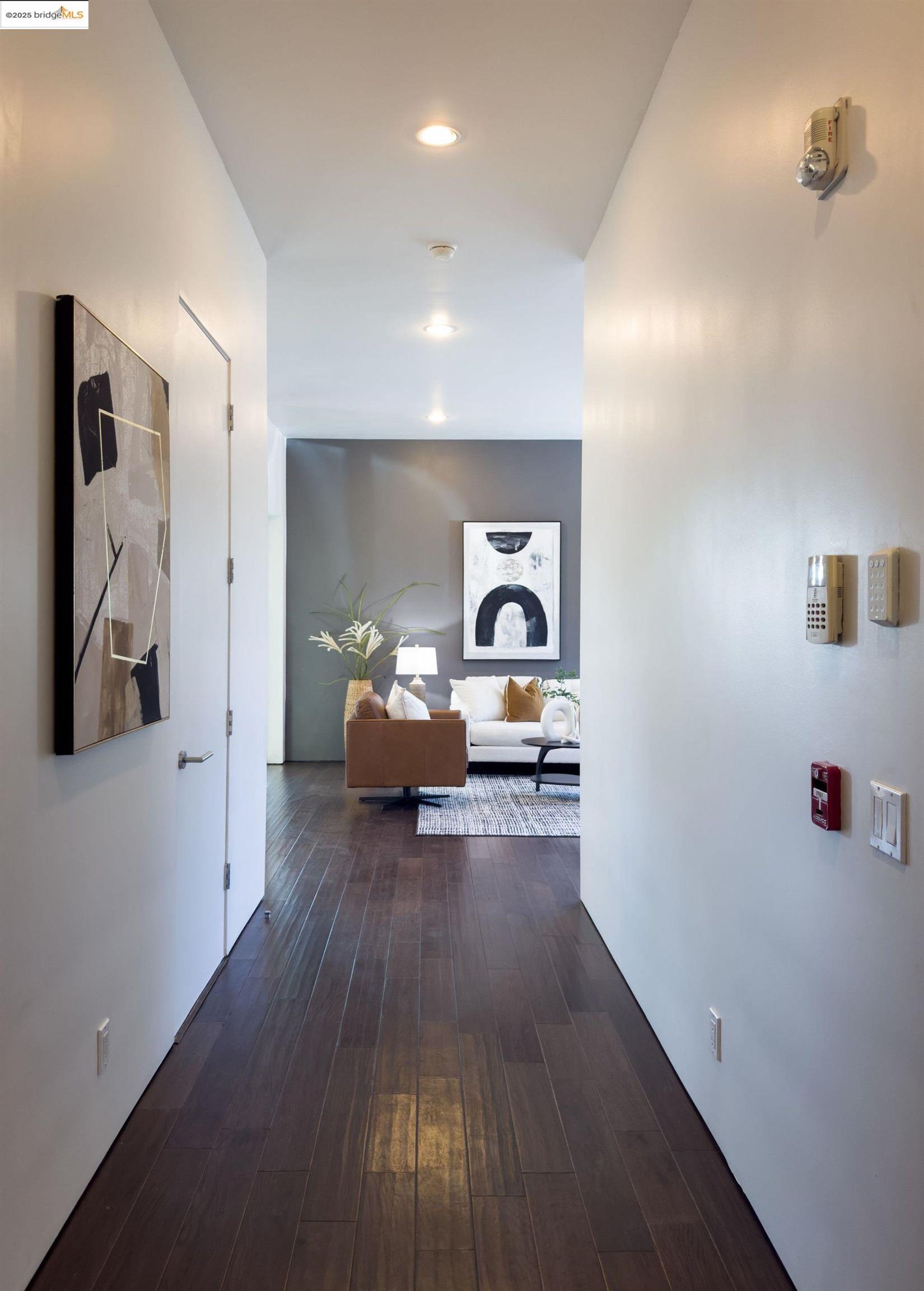 Detail Gallery Image 2 of 39 For 1406 San Pablo Ave a,  Berkeley,  CA 94702 - 2 Beds | 1/1 Baths