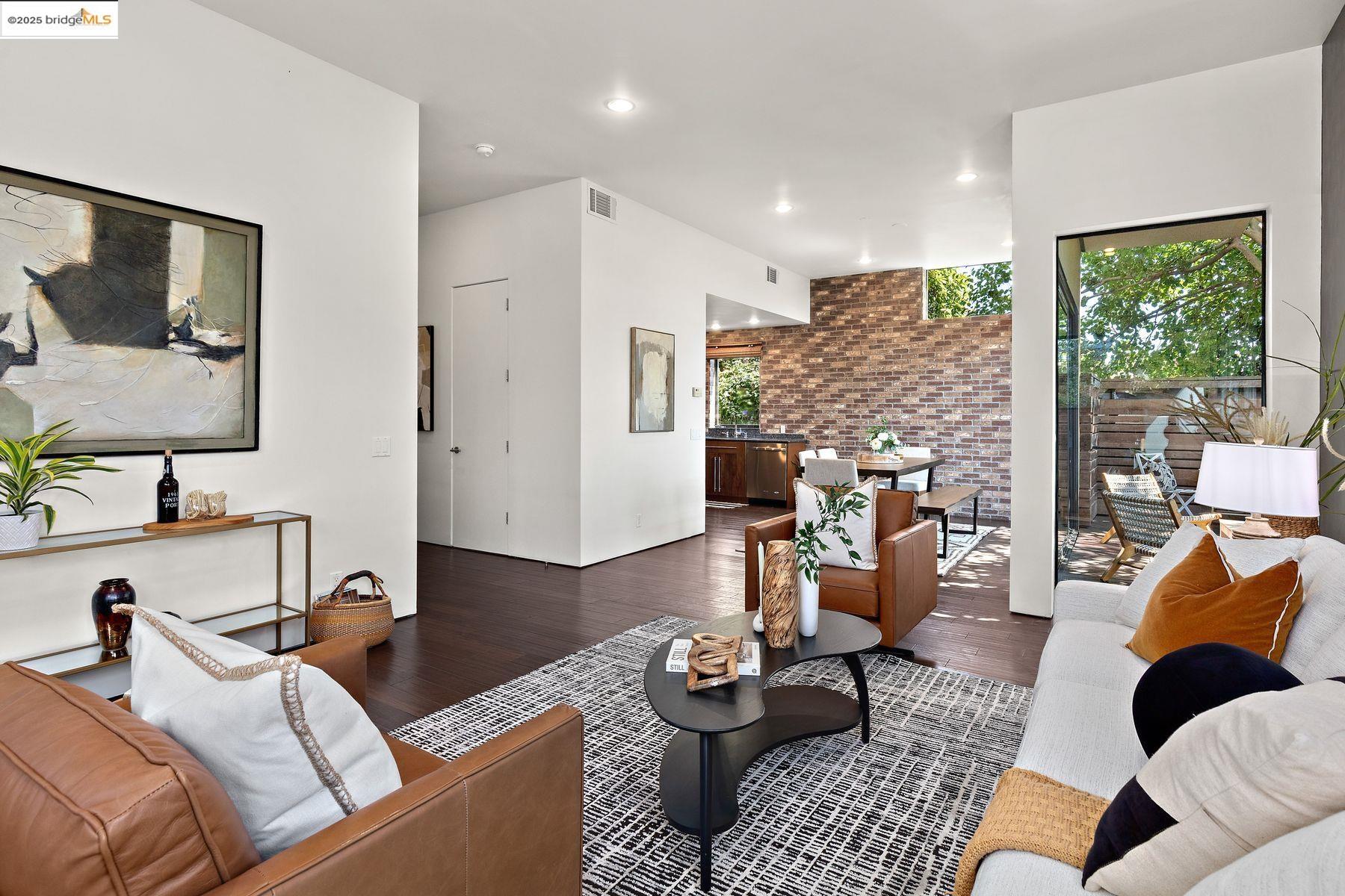 Detail Gallery Image 12 of 39 For 1406 San Pablo Ave a,  Berkeley,  CA 94702 - 2 Beds | 1/1 Baths