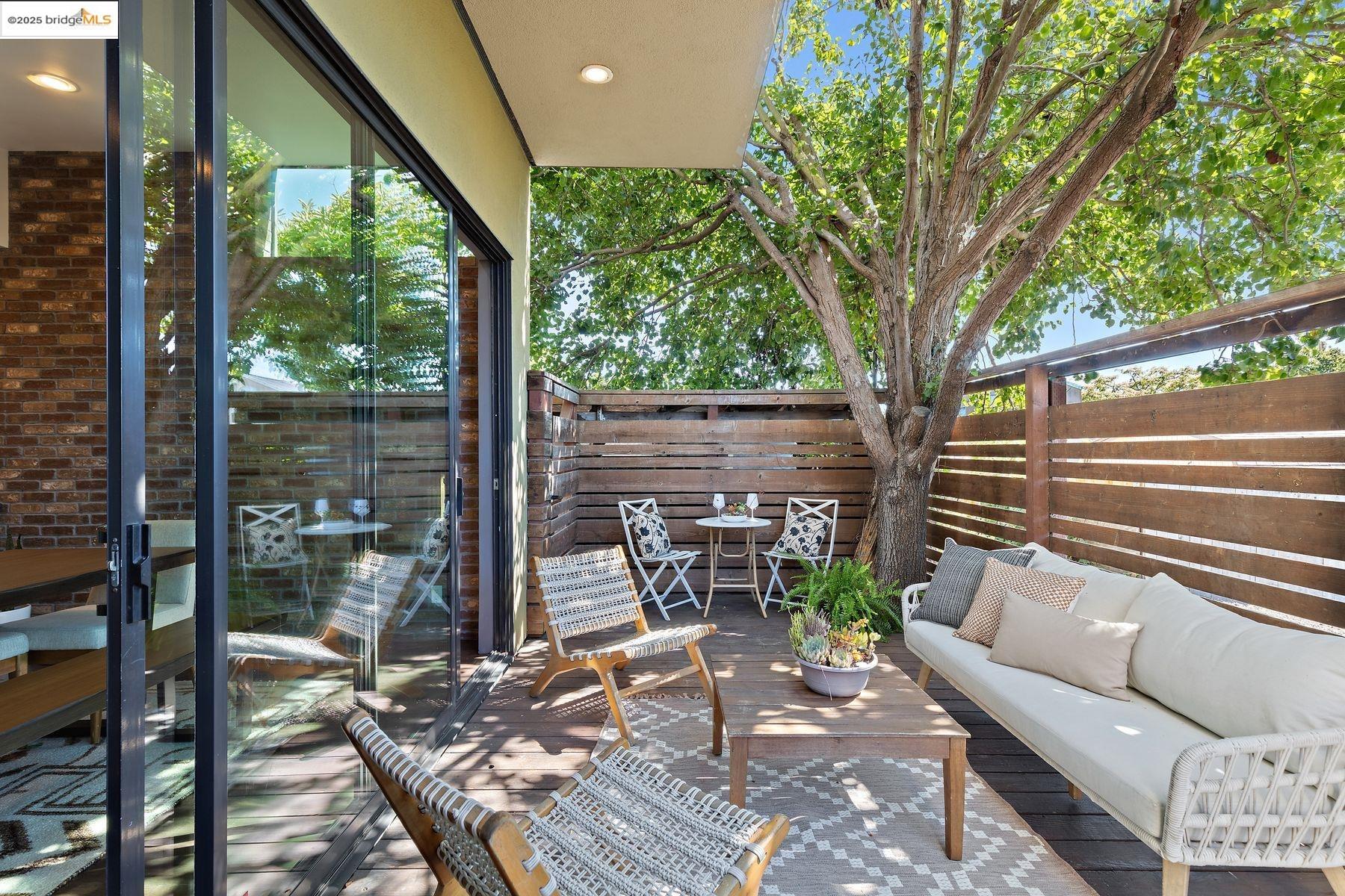 Detail Gallery Image 16 of 39 For 1406 San Pablo Ave a,  Berkeley,  CA 94702 - 2 Beds | 1/1 Baths