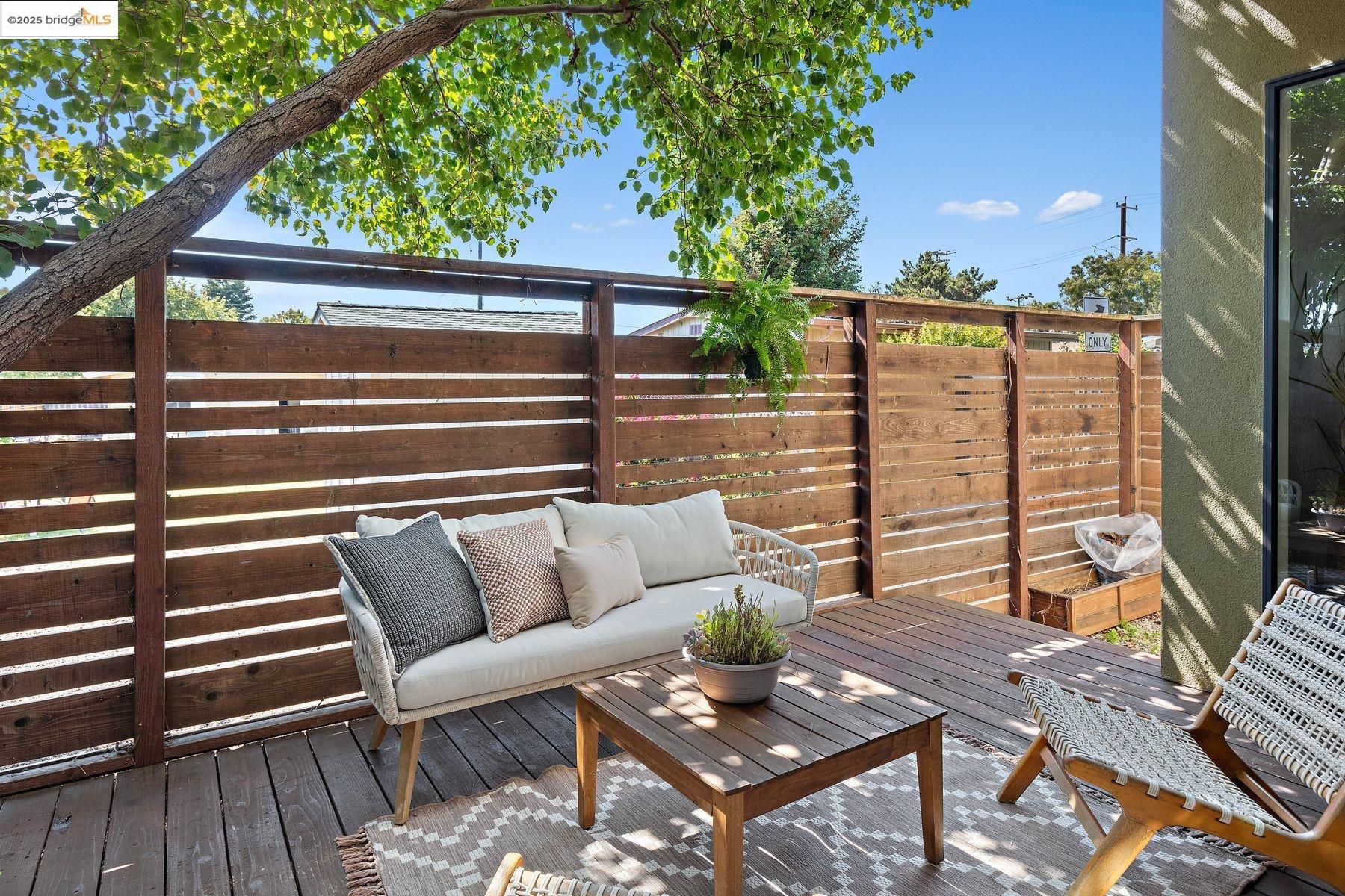 Detail Gallery Image 17 of 39 For 1406 San Pablo Ave a,  Berkeley,  CA 94702 - 2 Beds | 1/1 Baths