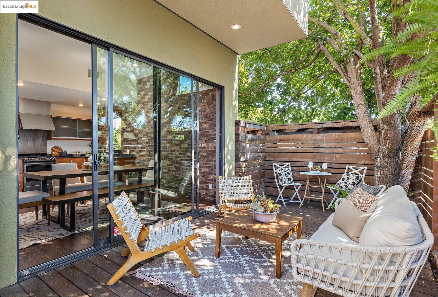 Detail Gallery Image 18 of 39 For 1406 San Pablo Ave a,  Berkeley,  CA 94702 - 2 Beds | 1/1 Baths