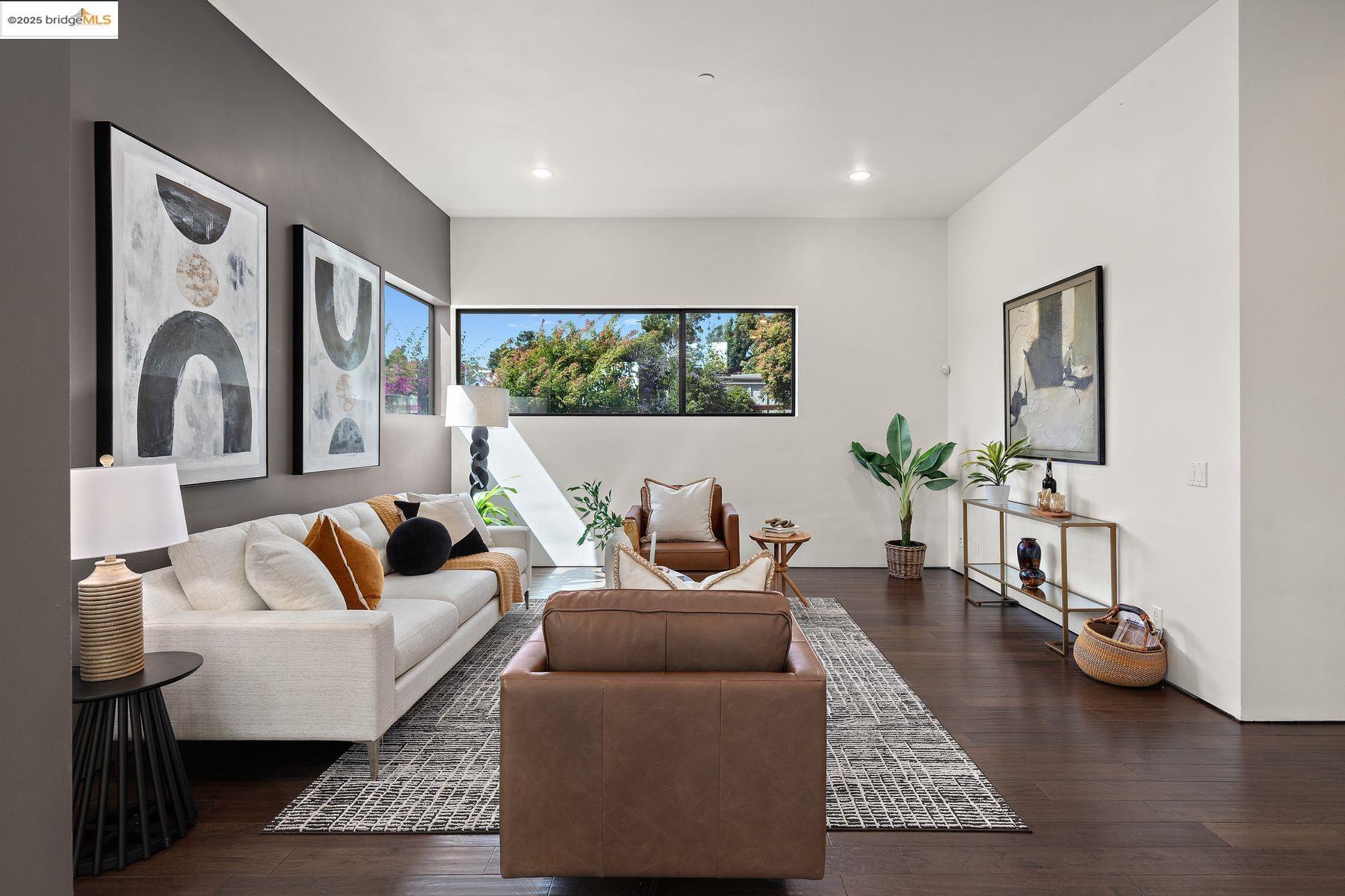 Detail Gallery Image 4 of 39 For 1406 San Pablo Ave a,  Berkeley,  CA 94702 - 2 Beds | 1/1 Baths