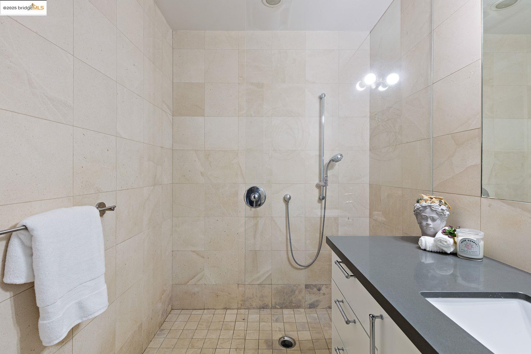 Detail Gallery Image 32 of 39 For 1406 San Pablo Ave a,  Berkeley,  CA 94702 - 2 Beds | 1/1 Baths