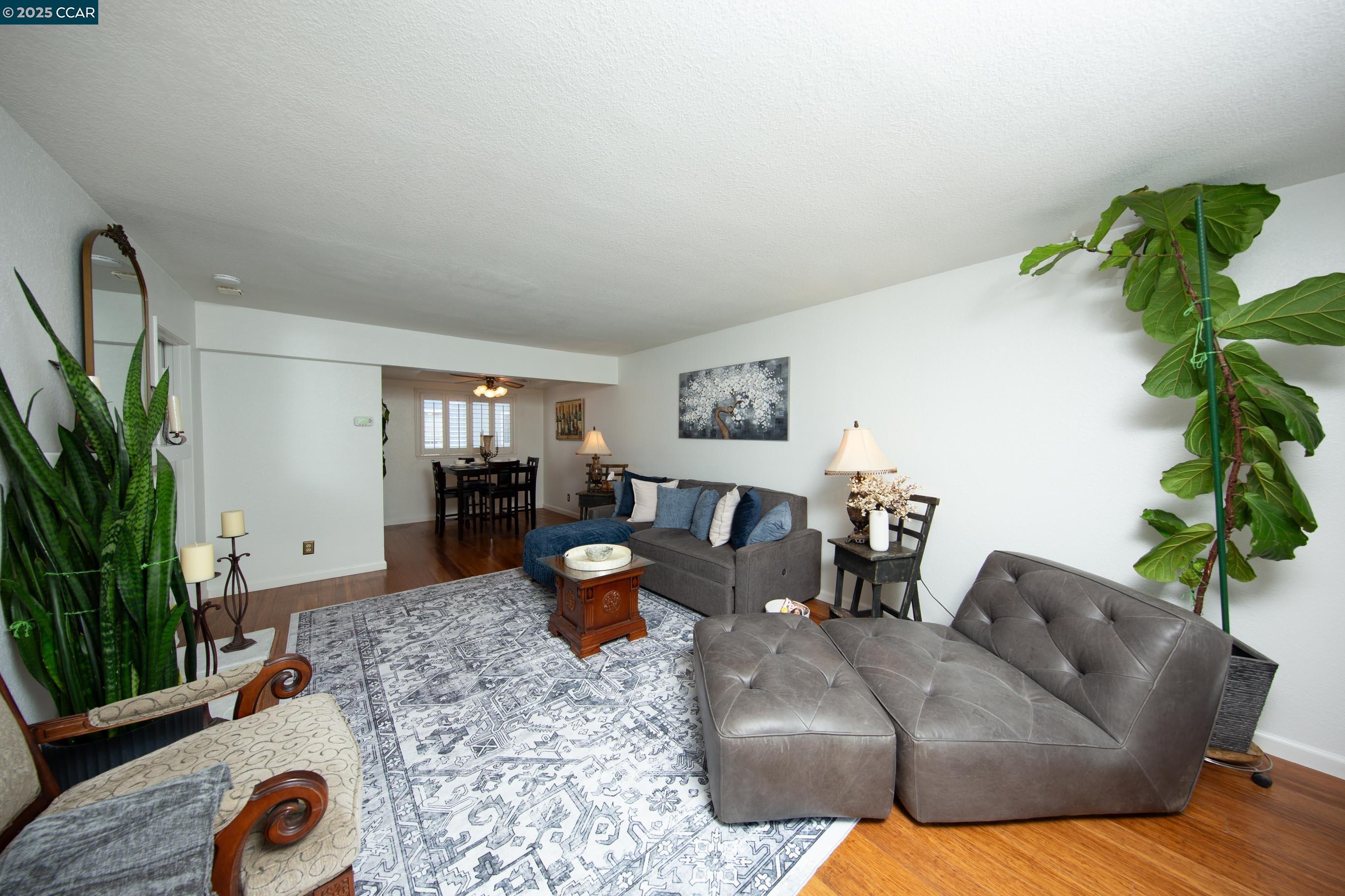 Photo #1: 41108073 Listing: Photo #1
