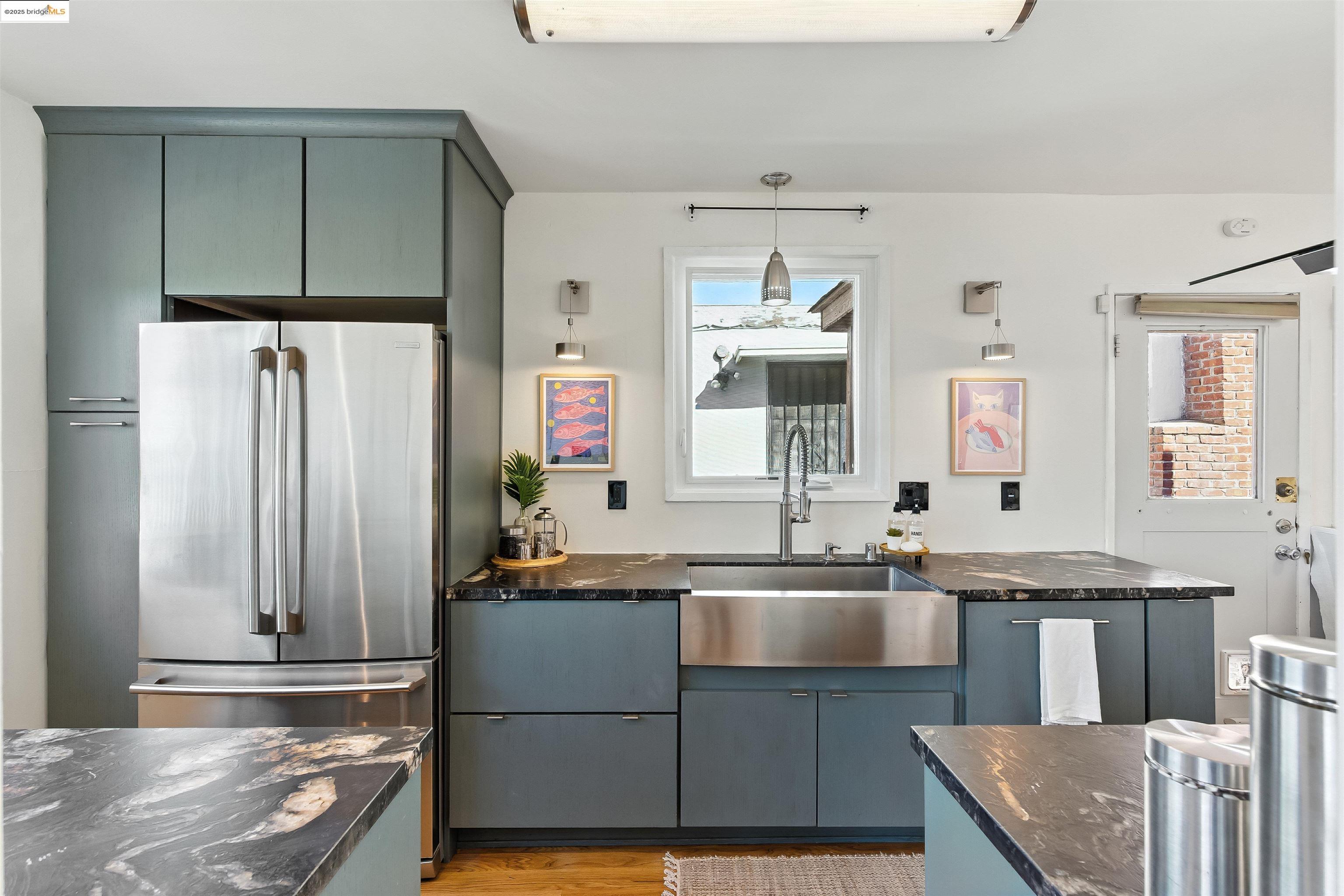 Detail Gallery Image 11 of 39 For 6623 Outlook Ave, Oakland,  CA 94605 - 3 Beds | 1/1 Baths