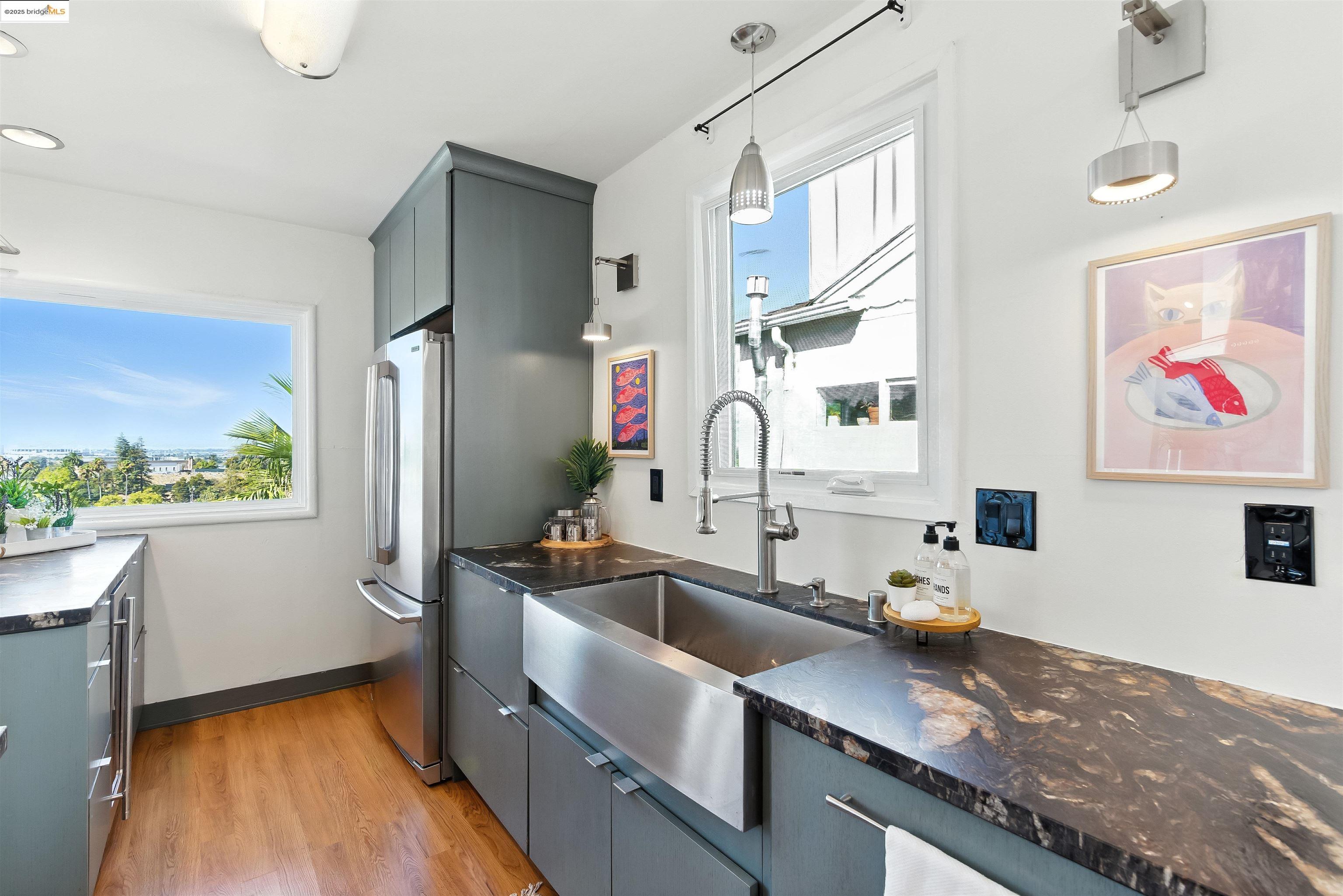 Detail Gallery Image 14 of 39 For 6623 Outlook Ave, Oakland,  CA 94605 - 3 Beds | 1/1 Baths