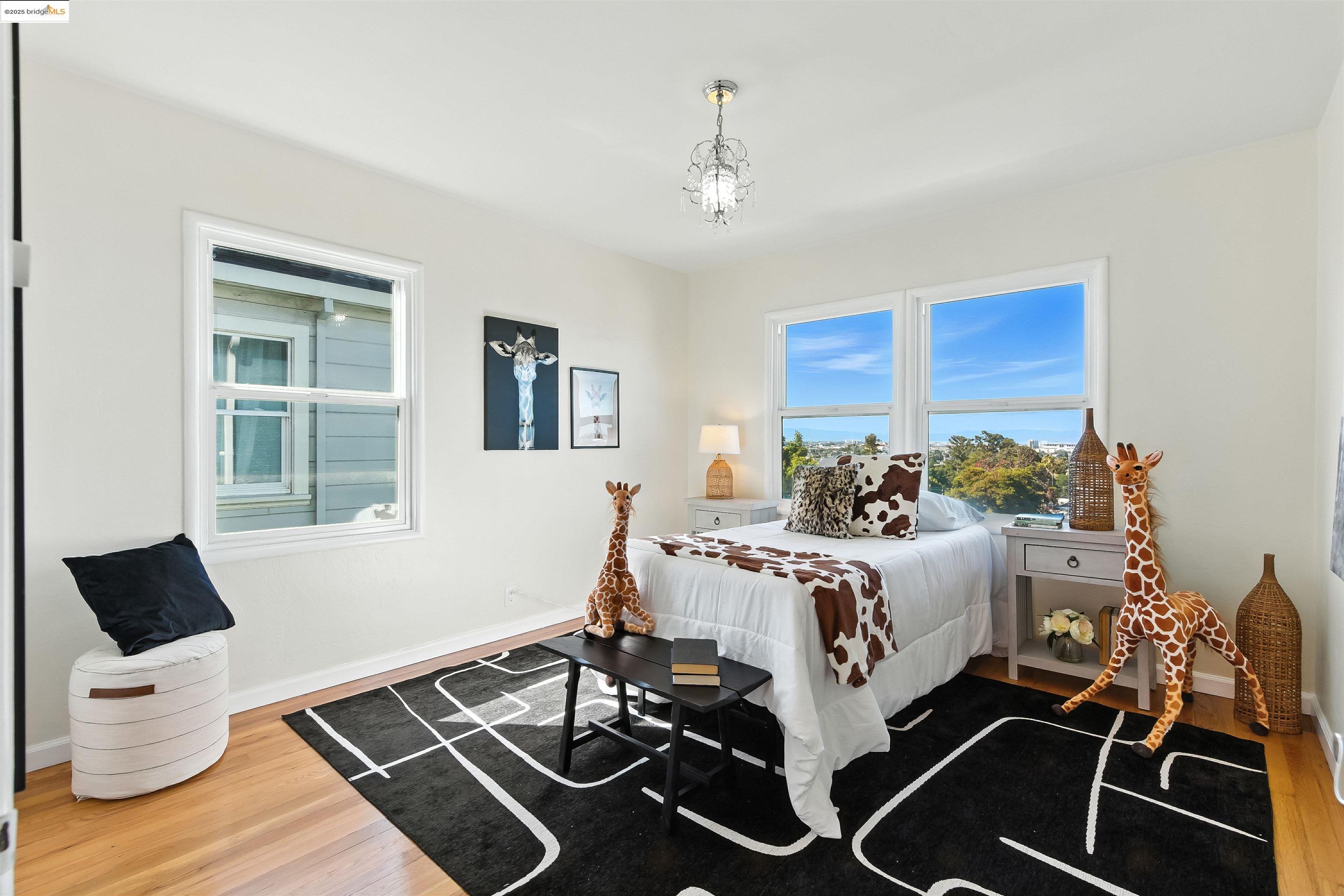 Detail Gallery Image 19 of 39 For 6623 Outlook Ave, Oakland,  CA 94605 - 3 Beds | 1/1 Baths