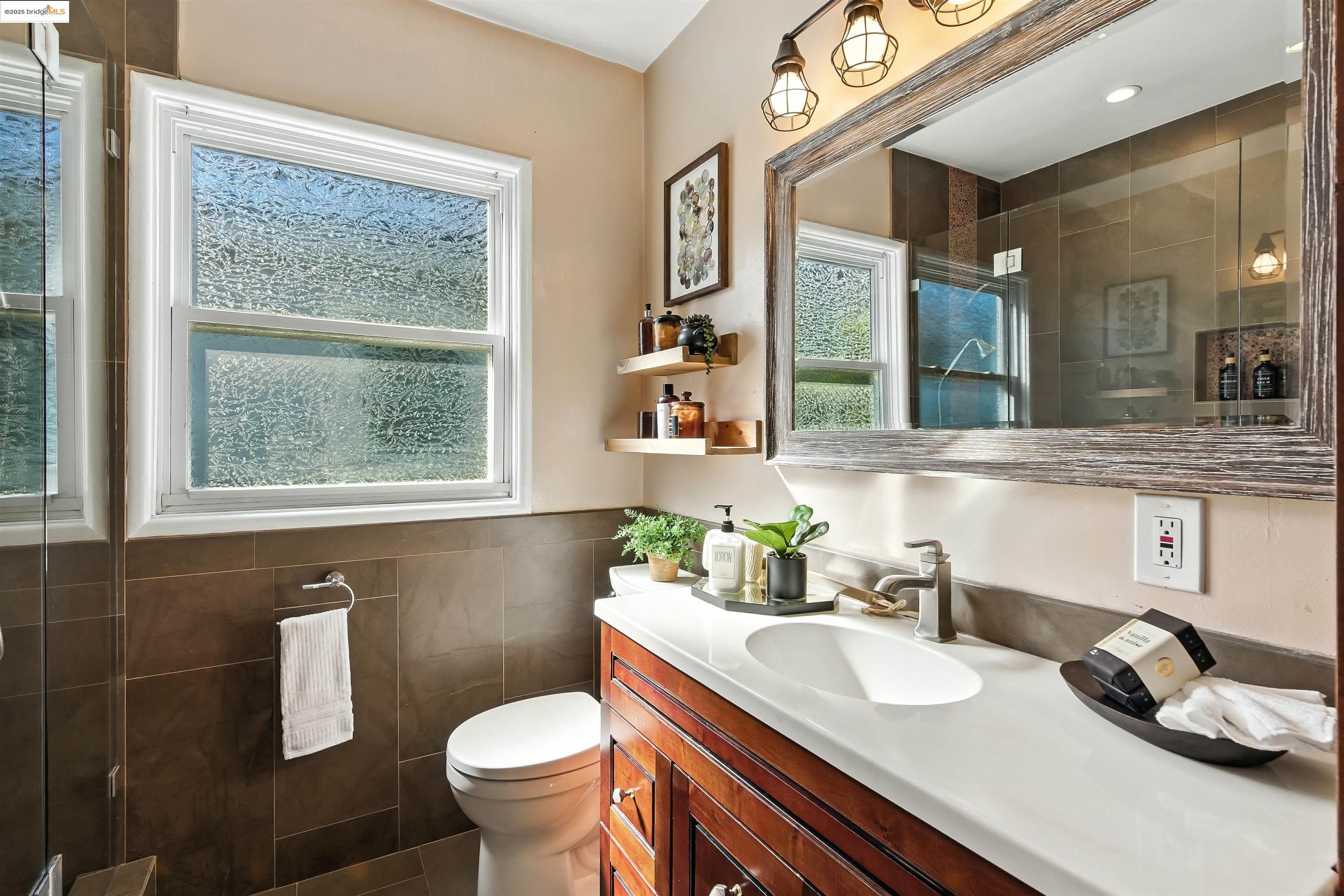 Detail Gallery Image 21 of 39 For 6623 Outlook Ave, Oakland,  CA 94605 - 3 Beds | 1/1 Baths