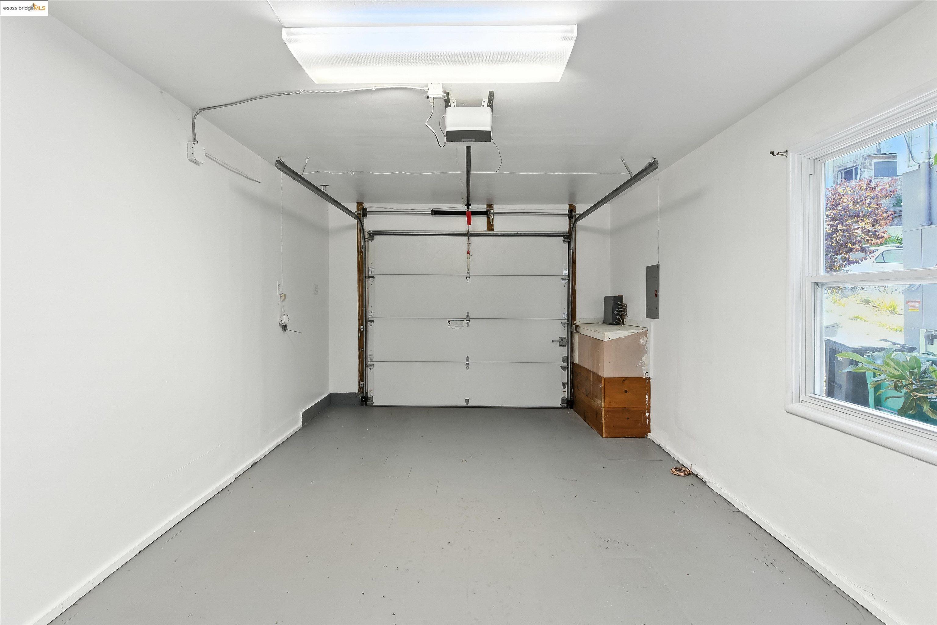 Detail Gallery Image 23 of 39 For 6623 Outlook Ave, Oakland,  CA 94605 - 3 Beds | 1/1 Baths