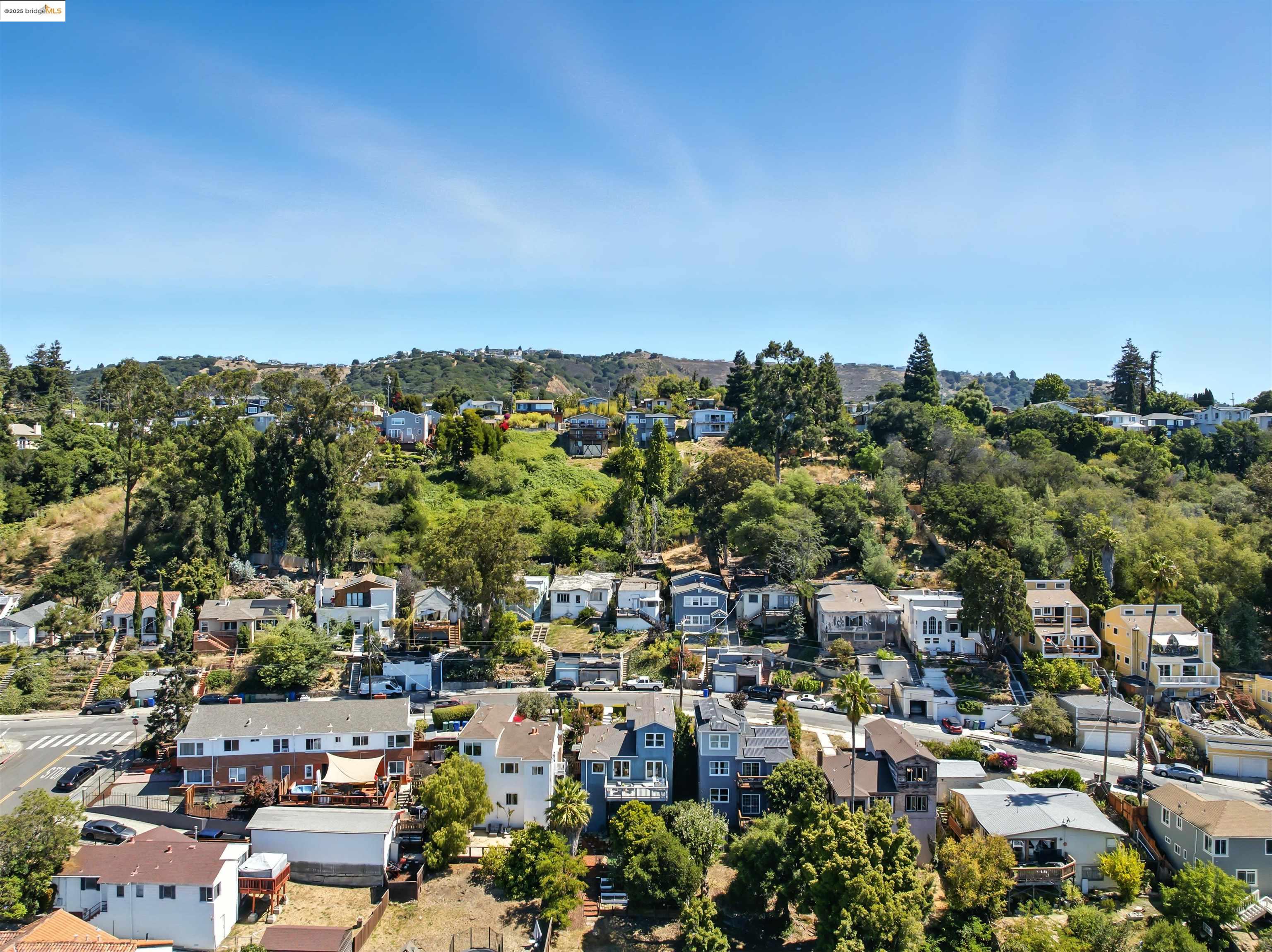 Detail Gallery Image 33 of 39 For 6623 Outlook Ave, Oakland,  CA 94605 - 3 Beds | 1/1 Baths