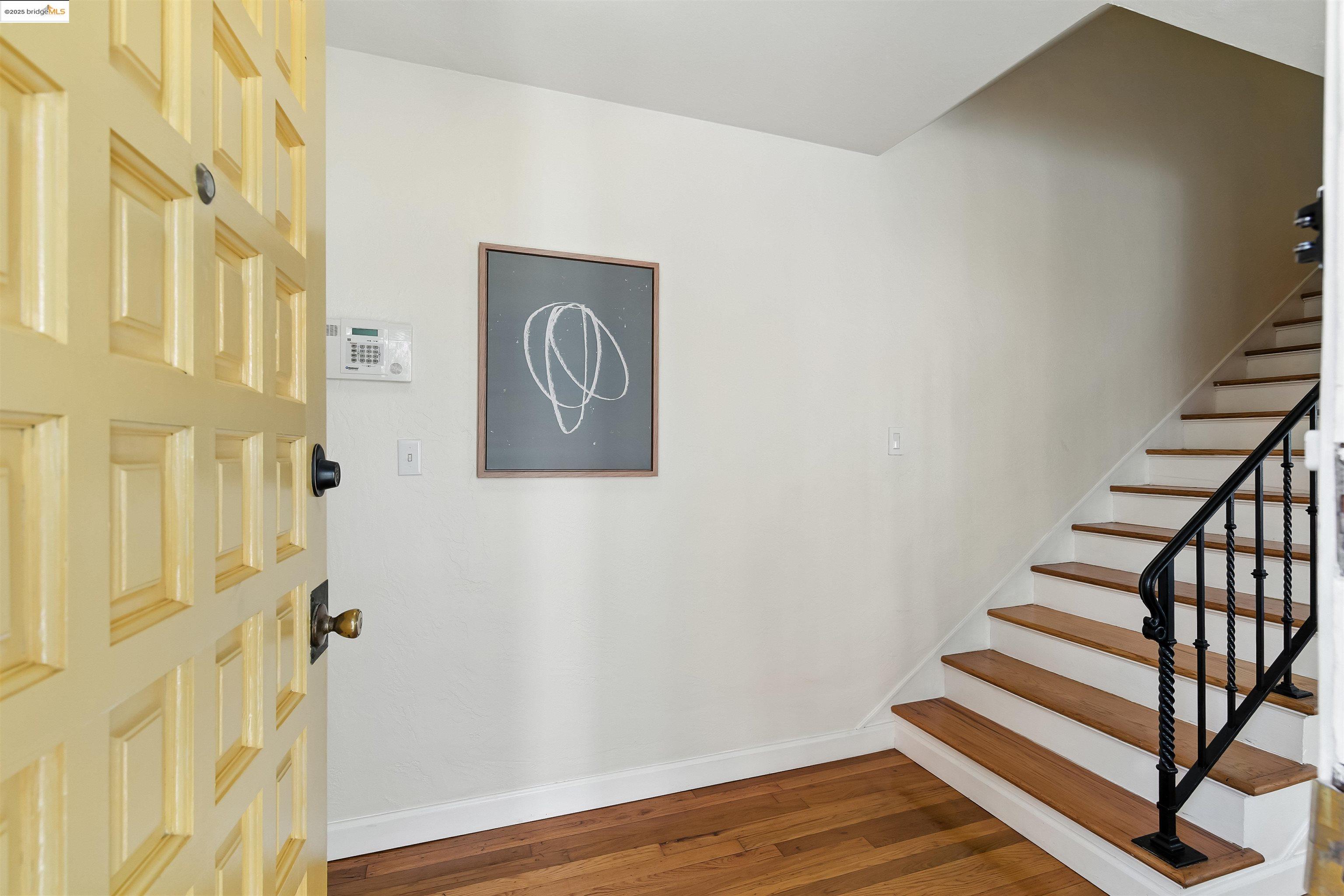 Detail Gallery Image 5 of 39 For 6623 Outlook Ave, Oakland,  CA 94605 - 3 Beds | 1/1 Baths