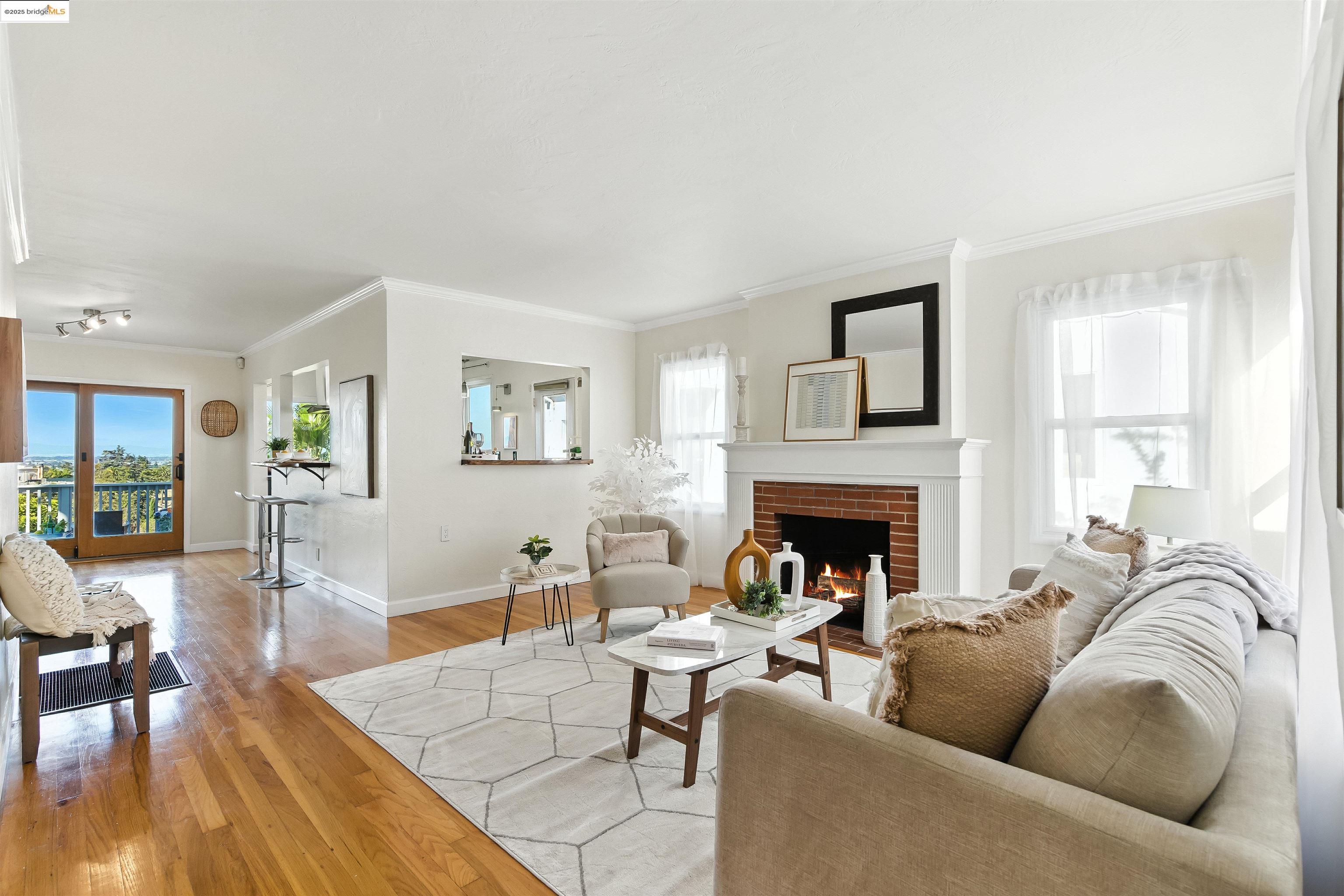 Detail Gallery Image 6 of 39 For 6623 Outlook Ave, Oakland,  CA 94605 - 3 Beds | 1/1 Baths