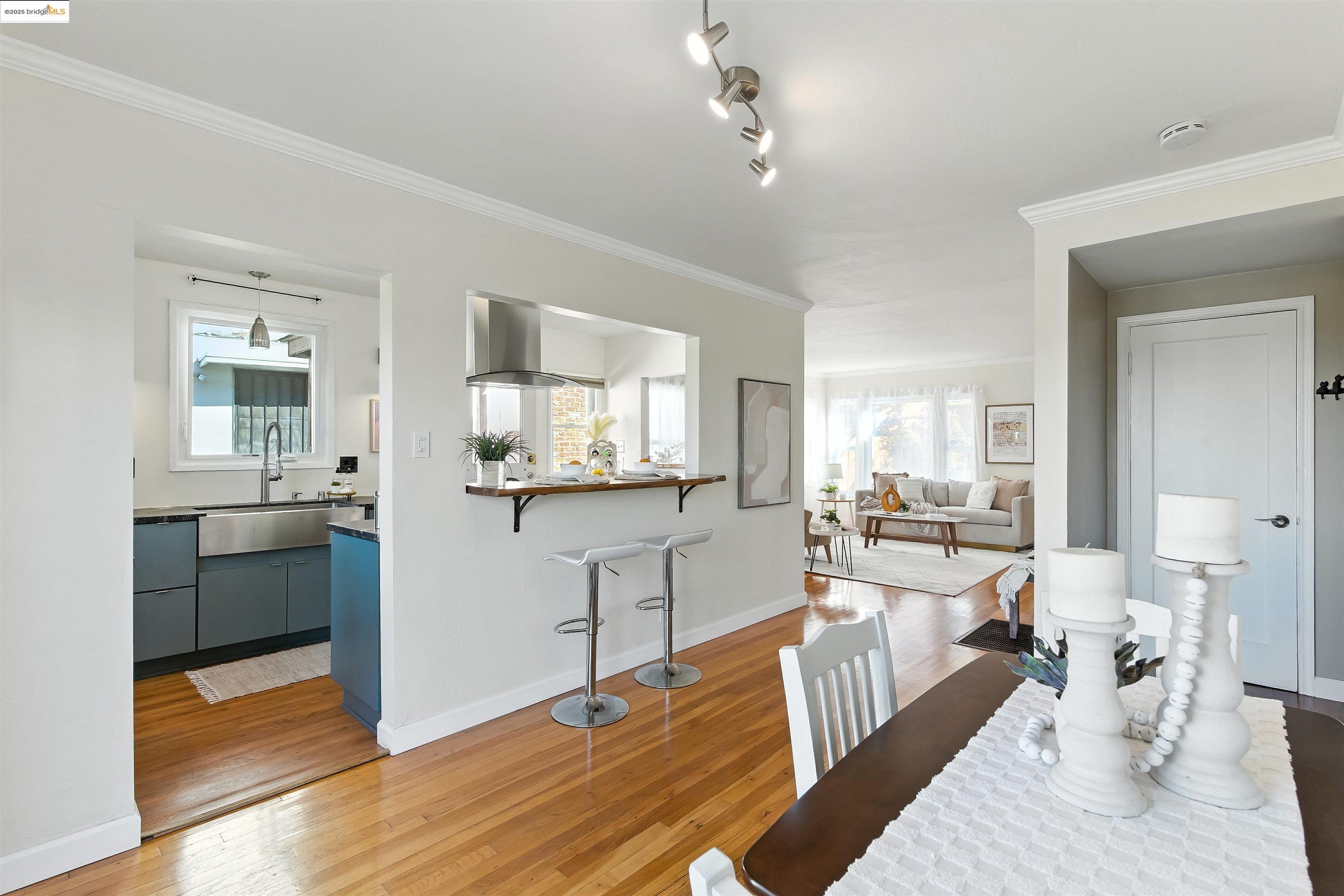 Detail Gallery Image 10 of 39 For 6623 Outlook Ave, Oakland,  CA 94605 - 3 Beds | 1/1 Baths