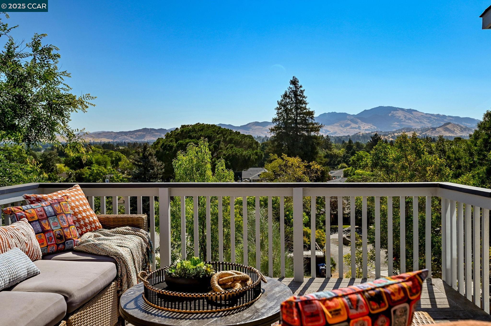 Detail Gallery Image 2 of 47 For 2460 Sky Rd, Walnut Creek,  CA 94597 - 3 Beds | 2 Baths