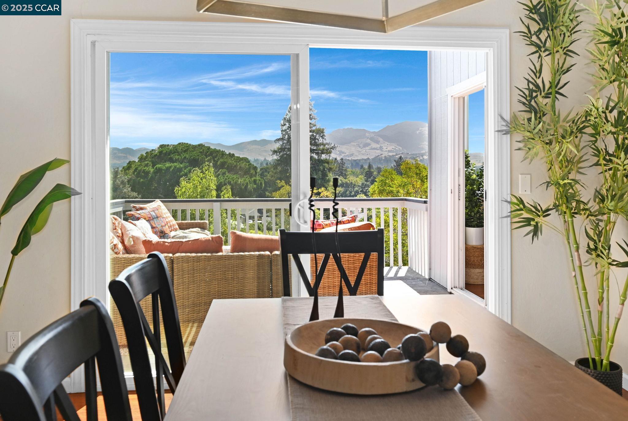 Detail Gallery Image 8 of 47 For 2460 Sky Rd, Walnut Creek,  CA 94597 - 3 Beds | 2 Baths