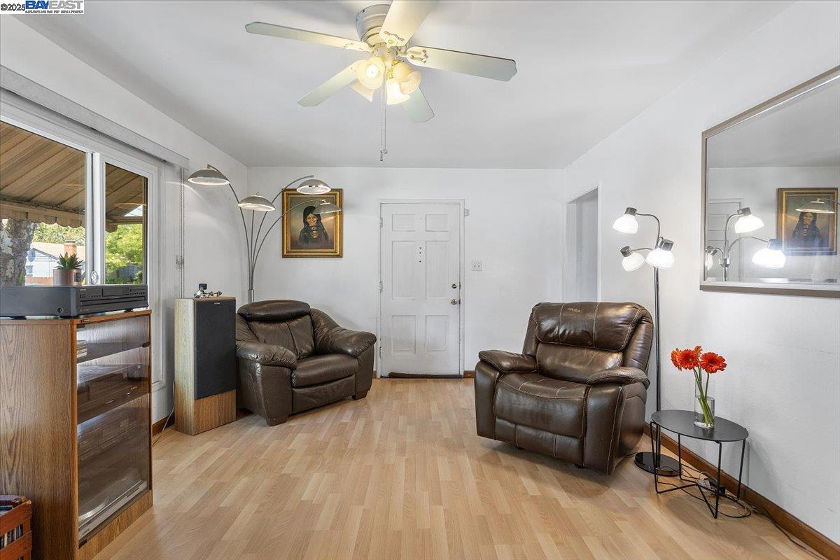 Detail Gallery Image 3 of 21 For 15106 Edgemoor St, San Leandro,  CA 94579 - 3 Beds | 2 Baths