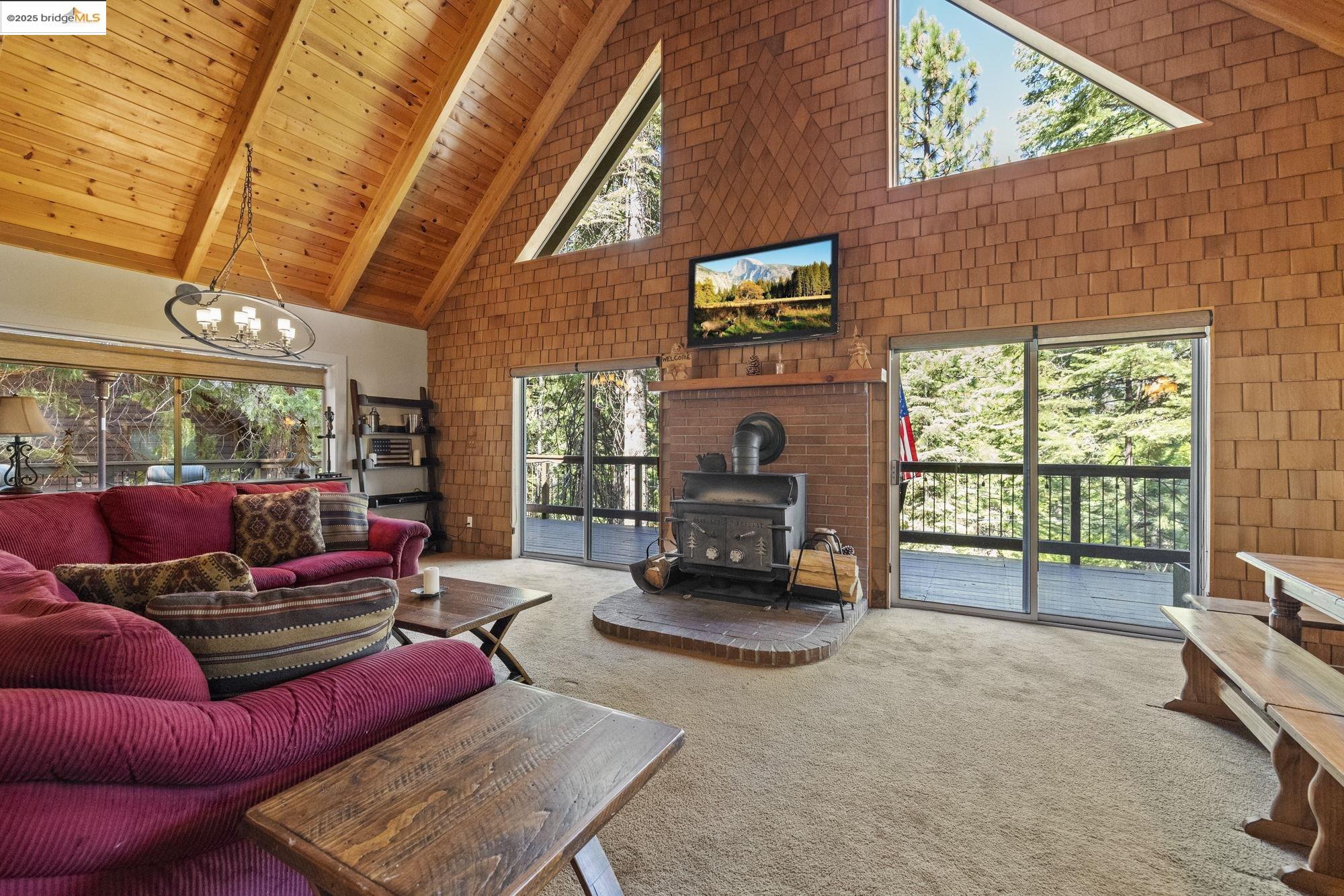 Detail Gallery Image 2 of 40 For 30547 Old Strawberry Rd, Strawberry,  CA 95375 - 5 Beds | 2 Baths
