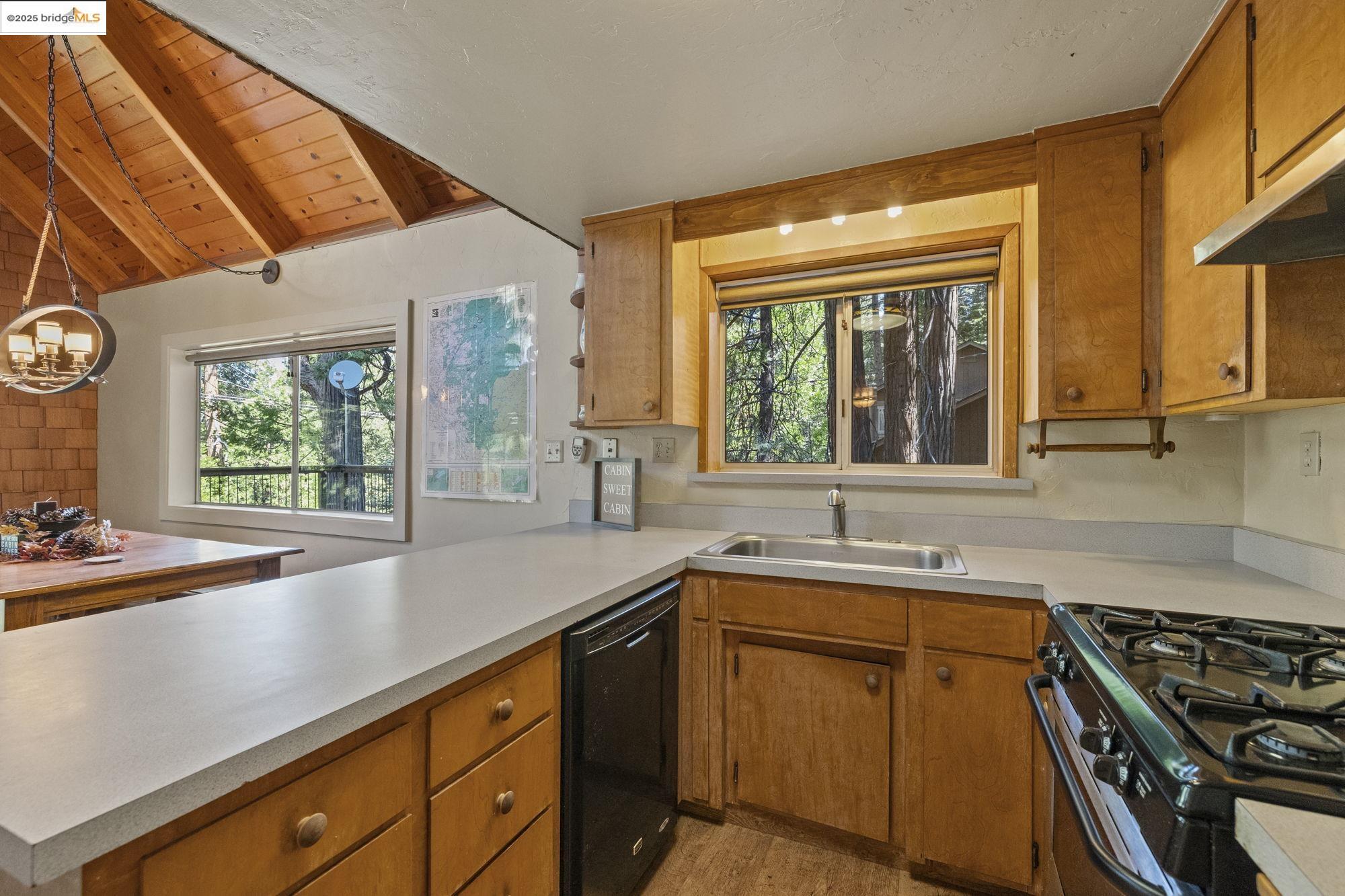 Detail Gallery Image 15 of 40 For 30547 Old Strawberry Rd, Strawberry,  CA 95375 - 5 Beds | 2 Baths
