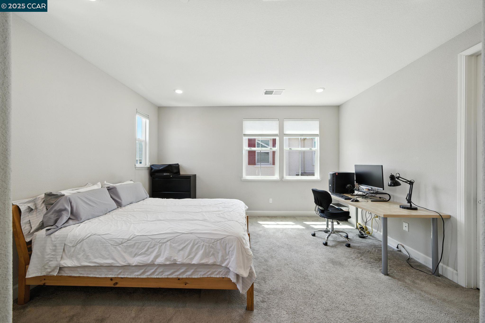 Detail Gallery Image 14 of 47 For 3988 Windsor, Dublin,  CA 94568 - 4 Beds | 3/1 Baths