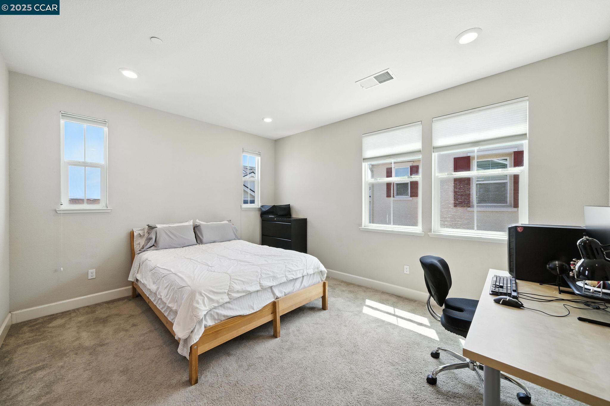 Detail Gallery Image 15 of 47 For 3988 Windsor, Dublin,  CA 94568 - 4 Beds | 3/1 Baths