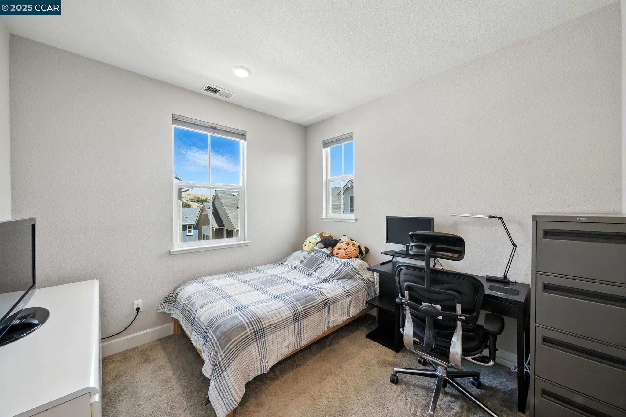 Detail Gallery Image 18 of 47 For 3988 Windsor, Dublin,  CA 94568 - 4 Beds | 3/1 Baths