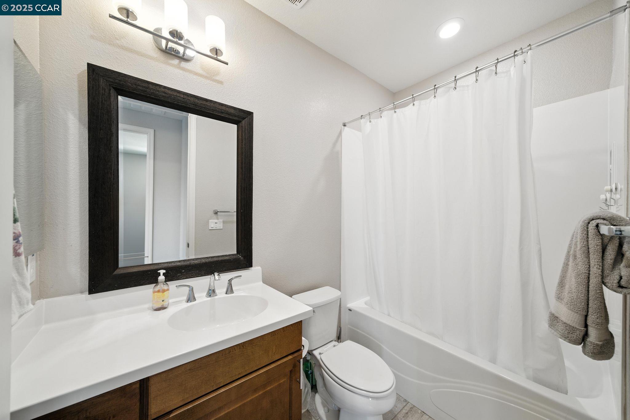 Detail Gallery Image 20 of 47 For 3988 Windsor, Dublin,  CA 94568 - 4 Beds | 3/1 Baths