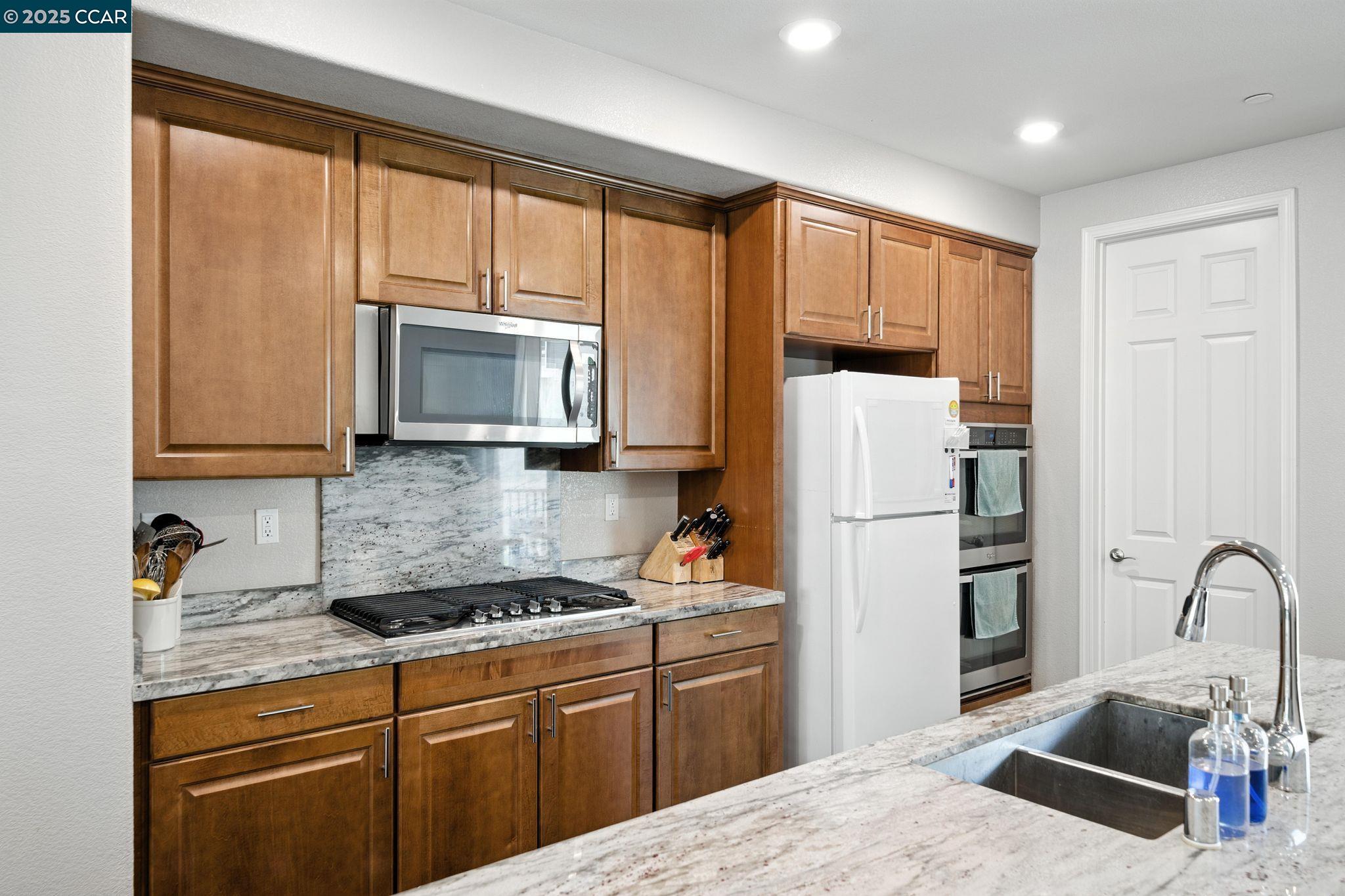Detail Gallery Image 6 of 47 For 3988 Windsor, Dublin,  CA 94568 - 4 Beds | 3/1 Baths