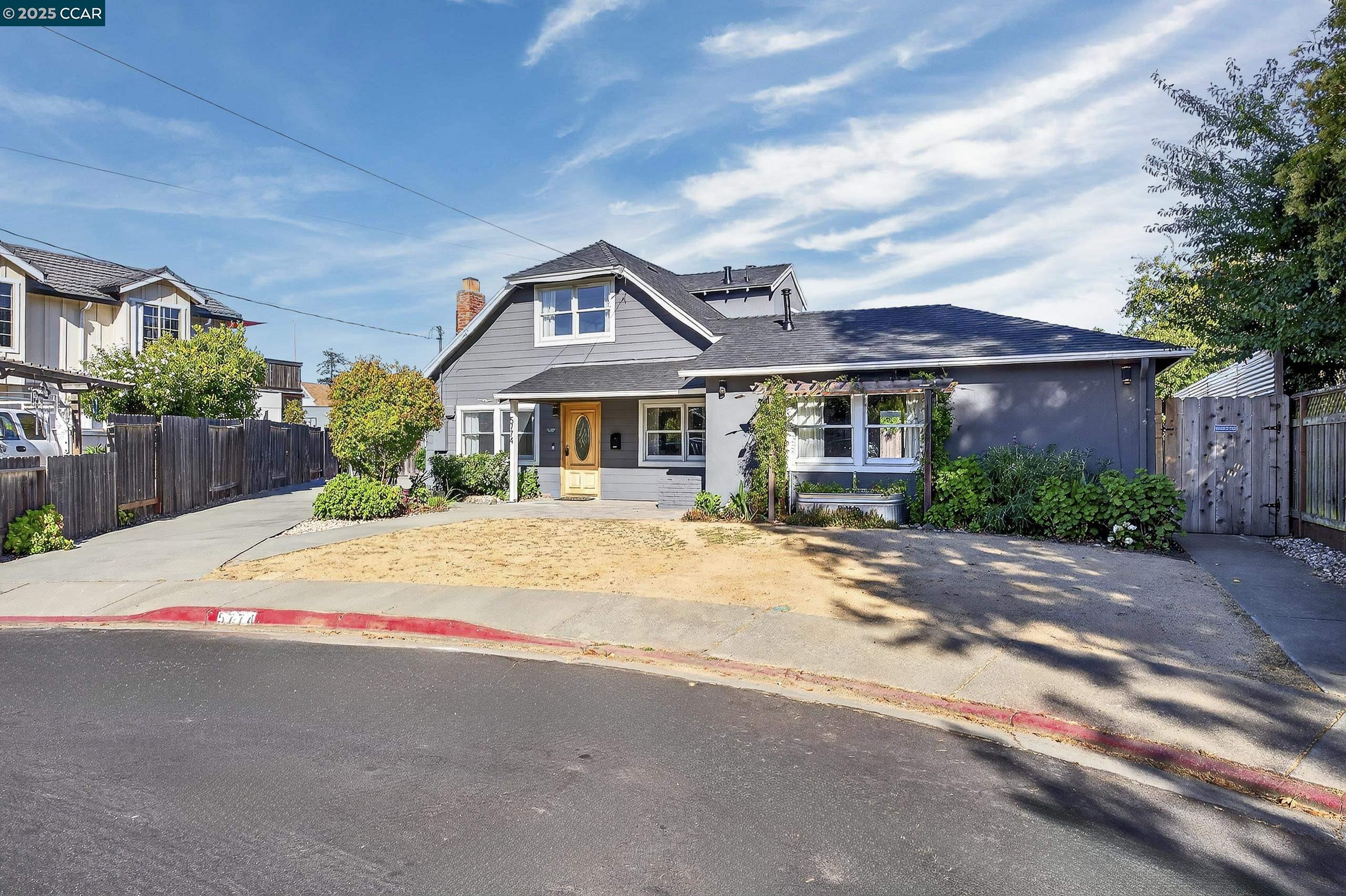Detail Gallery Image 2 of 57 For 5774 Friar Ct, El Sobrante,  CA 94803 - 4 Beds | 2 Baths