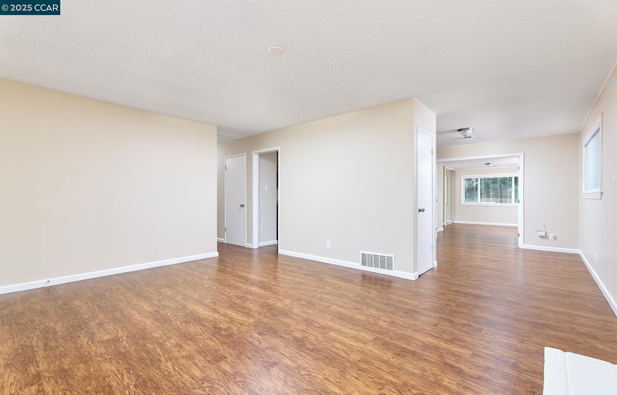 Detail Gallery Image 12 of 23 For 345 Swan Way, Vallejo,  CA 94589 - 4 Beds | 2/1 Baths