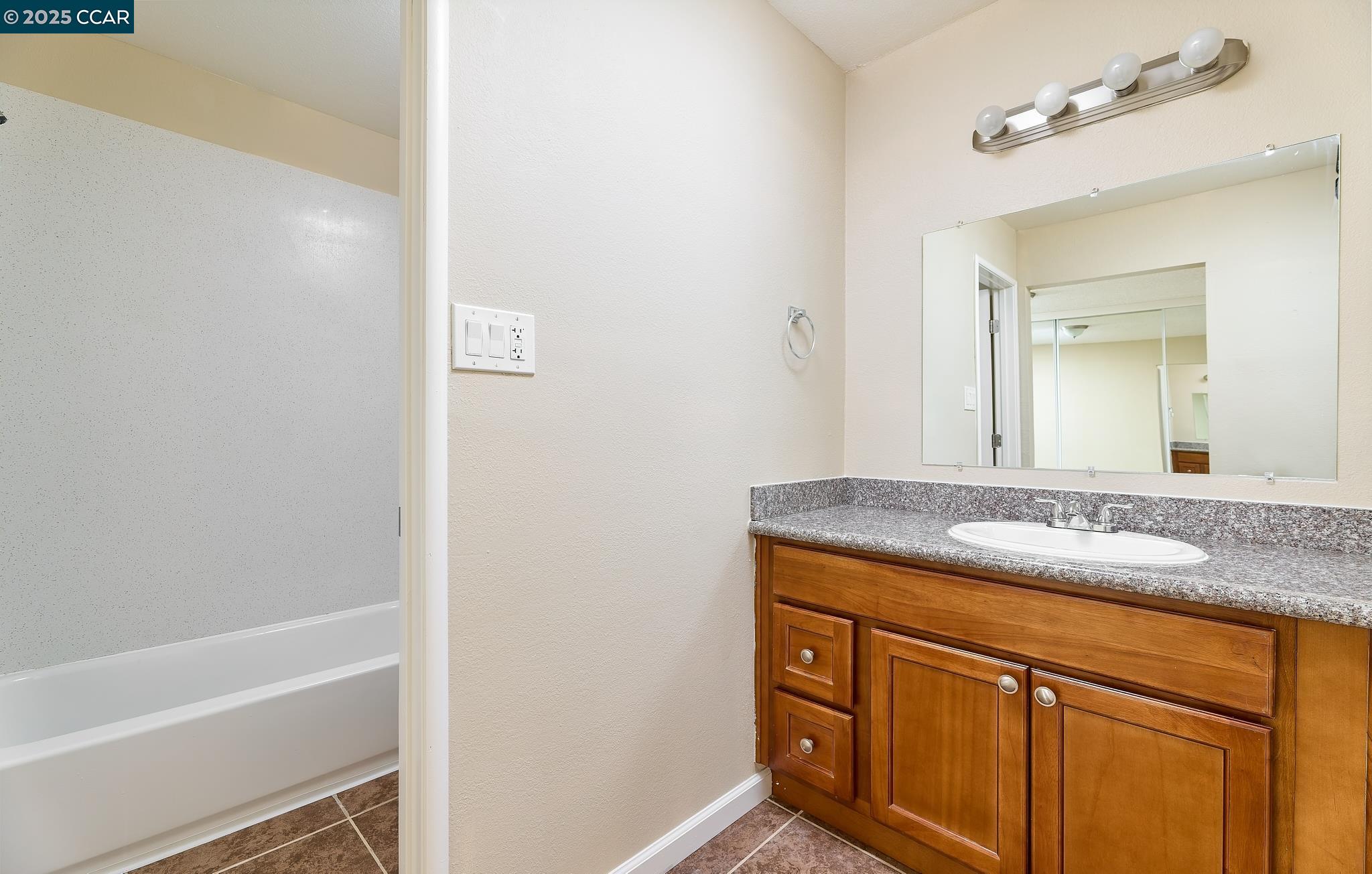 Detail Gallery Image 8 of 23 For 345 Swan Way, Vallejo,  CA 94589 - 4 Beds | 2/1 Baths