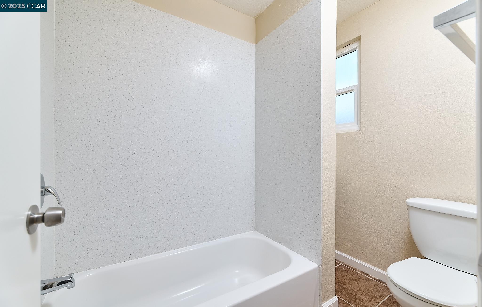 Detail Gallery Image 9 of 23 For 345 Swan Way, Vallejo,  CA 94589 - 4 Beds | 2/1 Baths