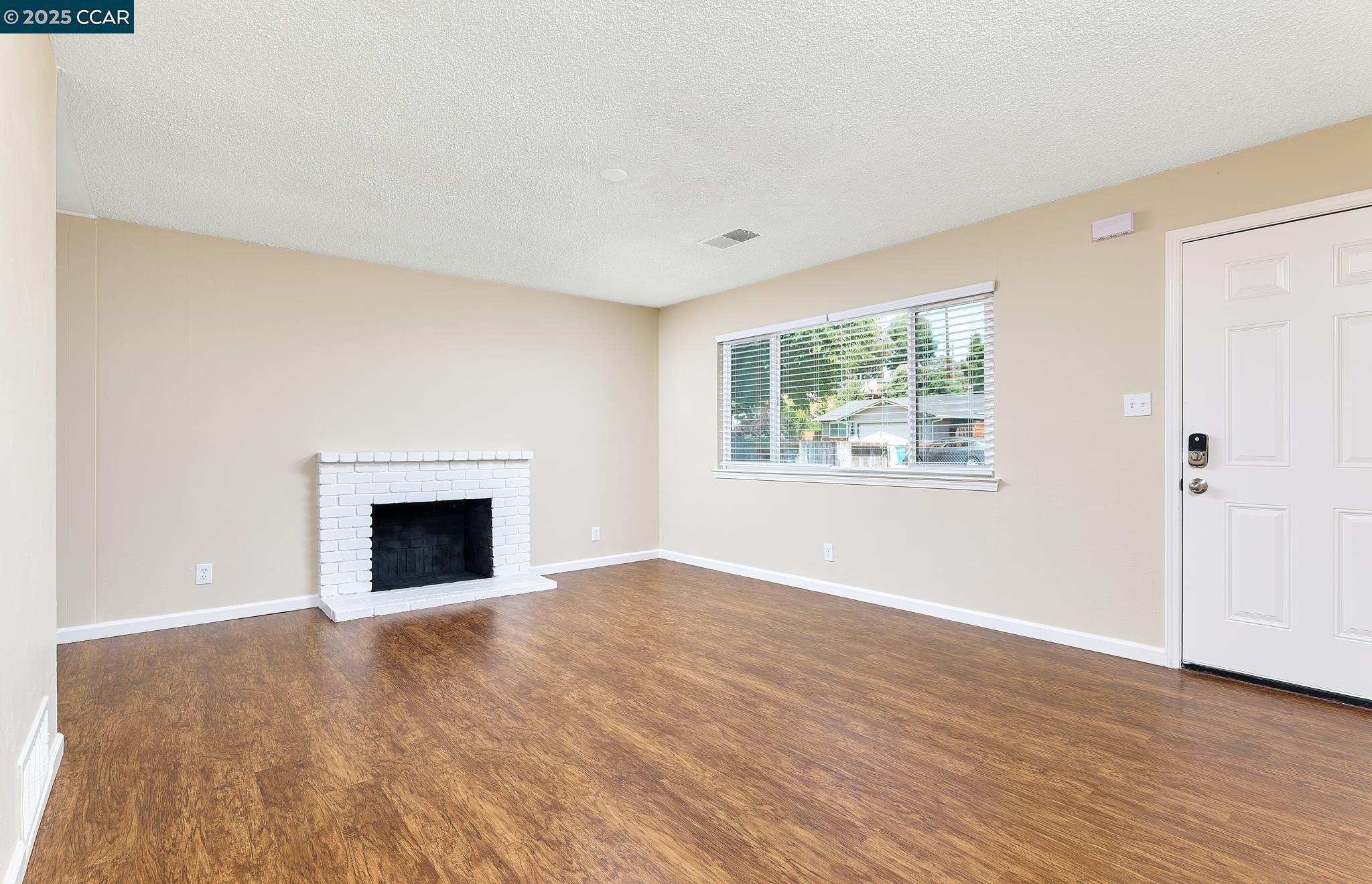 Detail Gallery Image 10 of 23 For 345 Swan Way, Vallejo,  CA 94589 - 4 Beds | 2/1 Baths