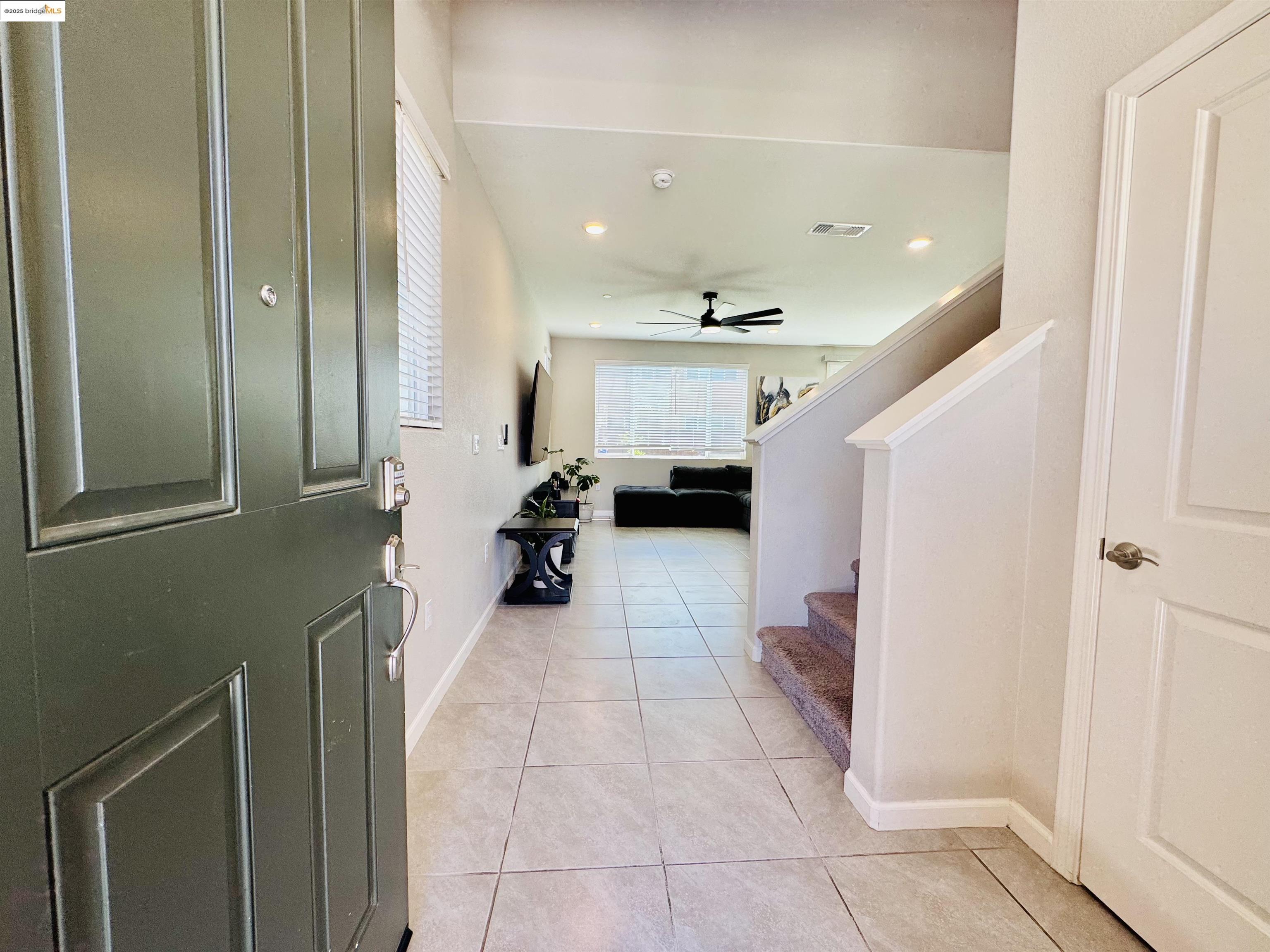 Detail Gallery Image 2 of 16 For 205 Caputo Cir, Oakley,  CA 94561 - 3 Beds | 2/1 Baths