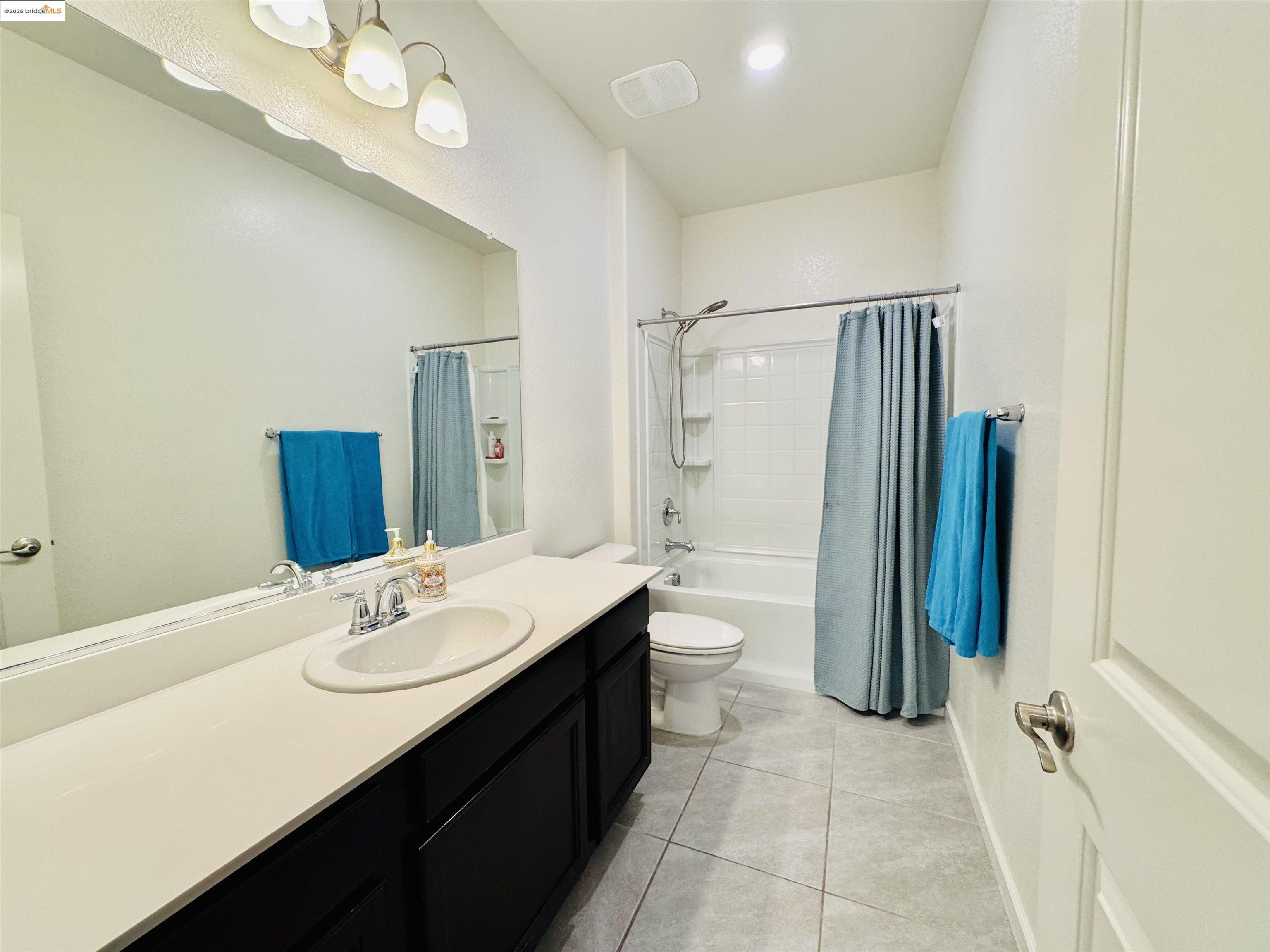 Detail Gallery Image 12 of 16 For 205 Caputo Cir, Oakley,  CA 94561 - 3 Beds | 2/1 Baths