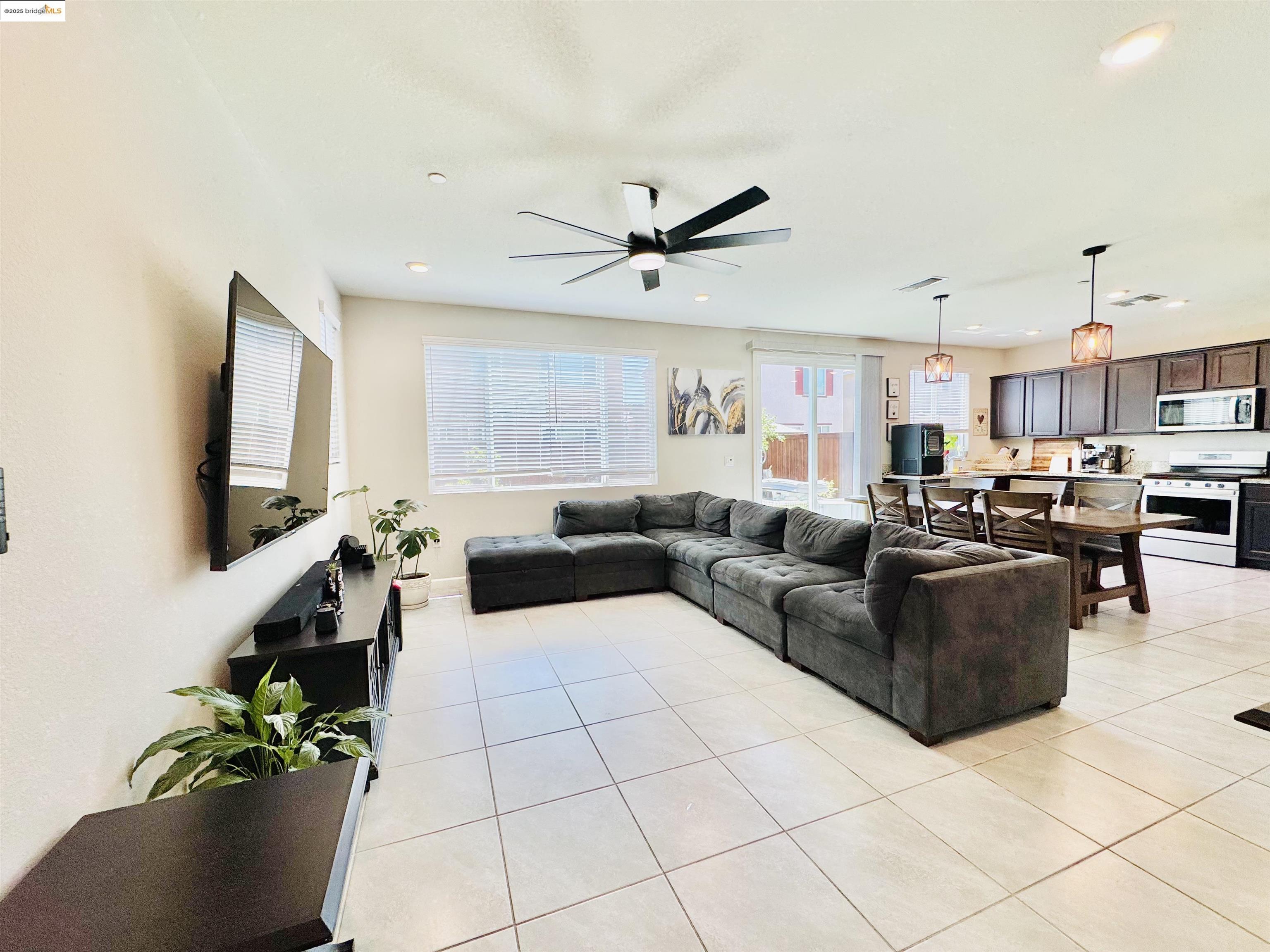Detail Gallery Image 4 of 16 For 205 Caputo Cir, Oakley,  CA 94561 - 3 Beds | 2/1 Baths