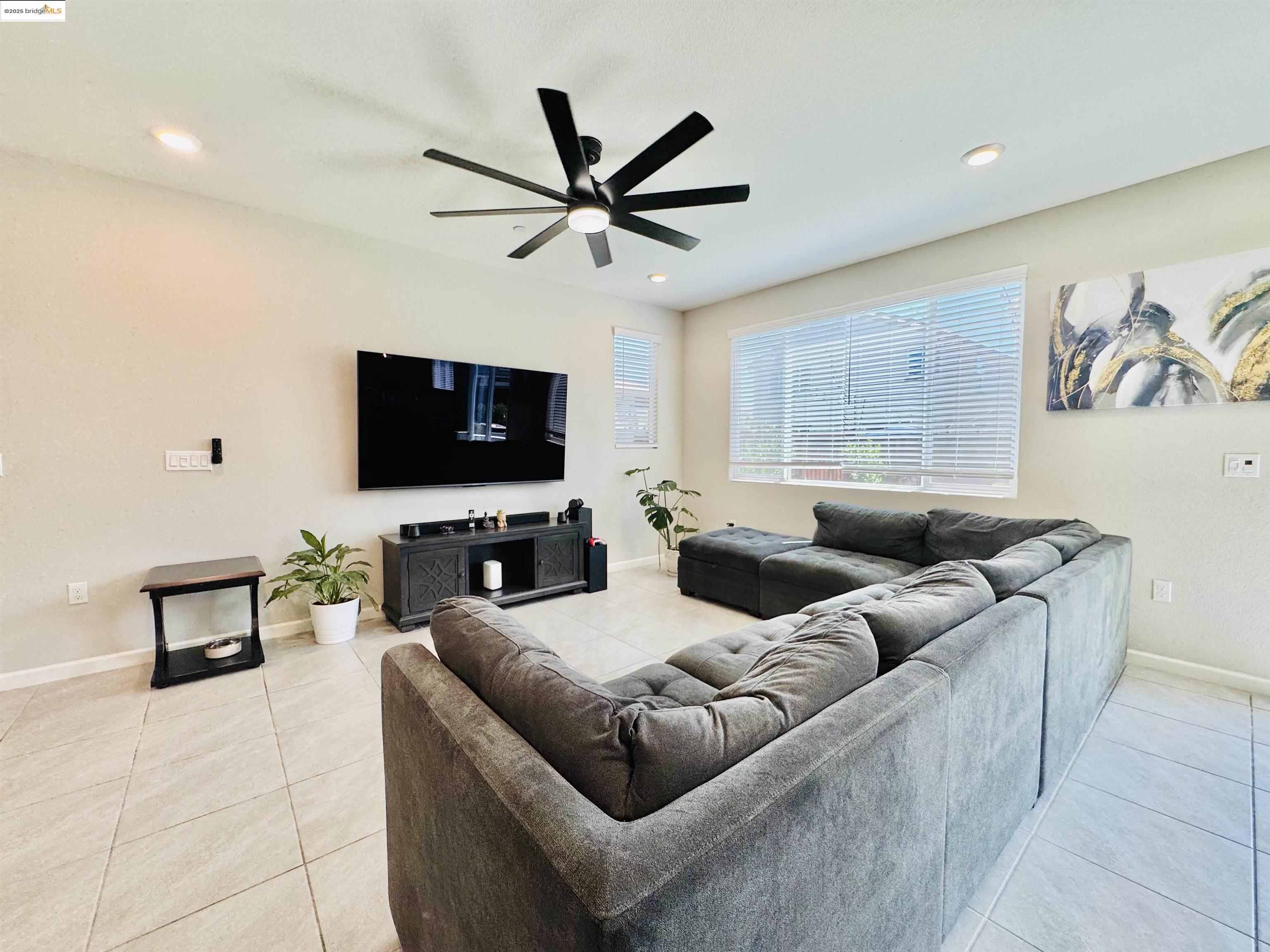 Detail Gallery Image 5 of 16 For 205 Caputo Cir, Oakley,  CA 94561 - 3 Beds | 2/1 Baths