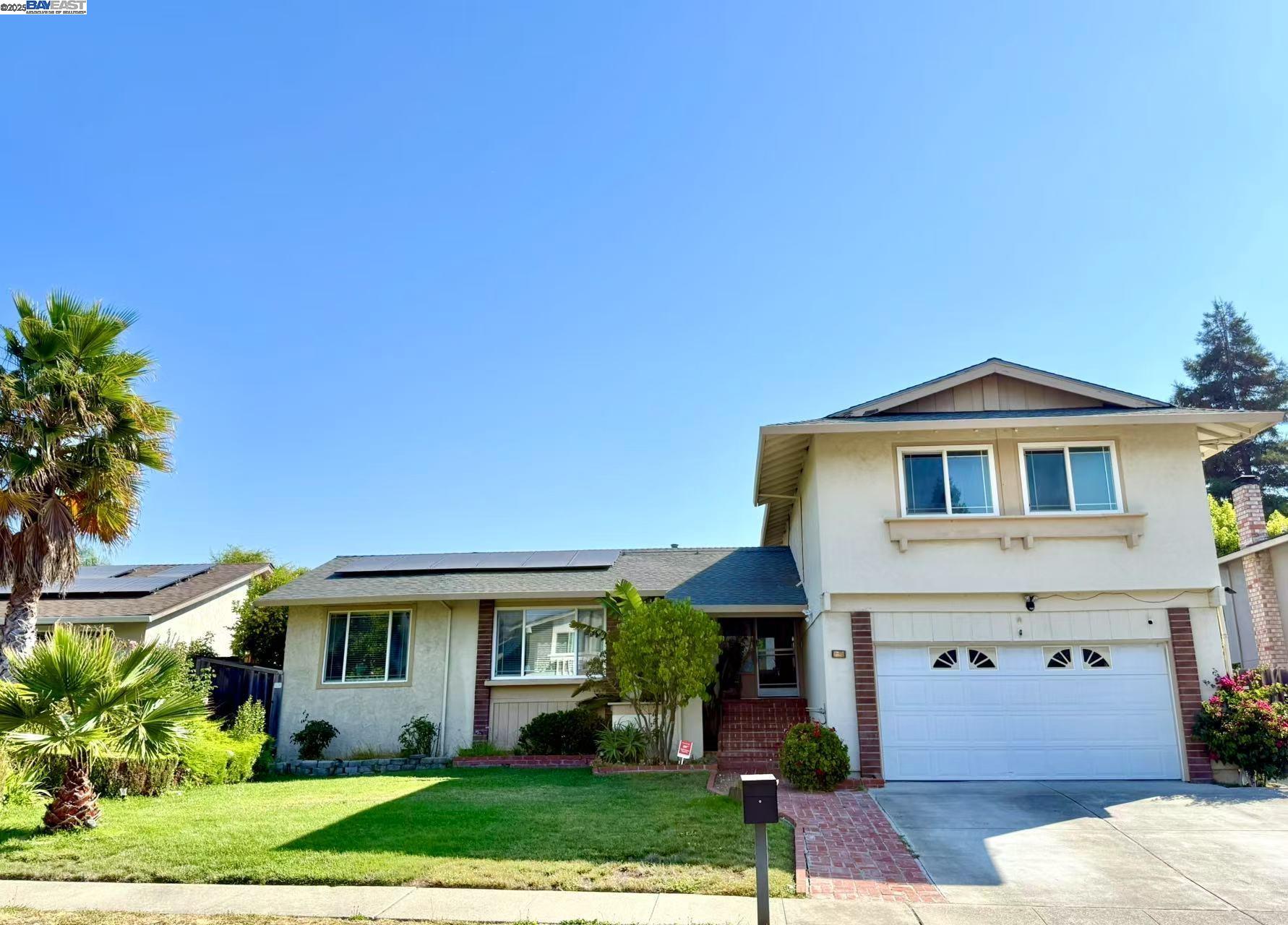 Detail Gallery Image 1 of 1 For 11862 Dublin Green Dr, Dublin,  CA 94568 - 5 Beds | 3 Baths