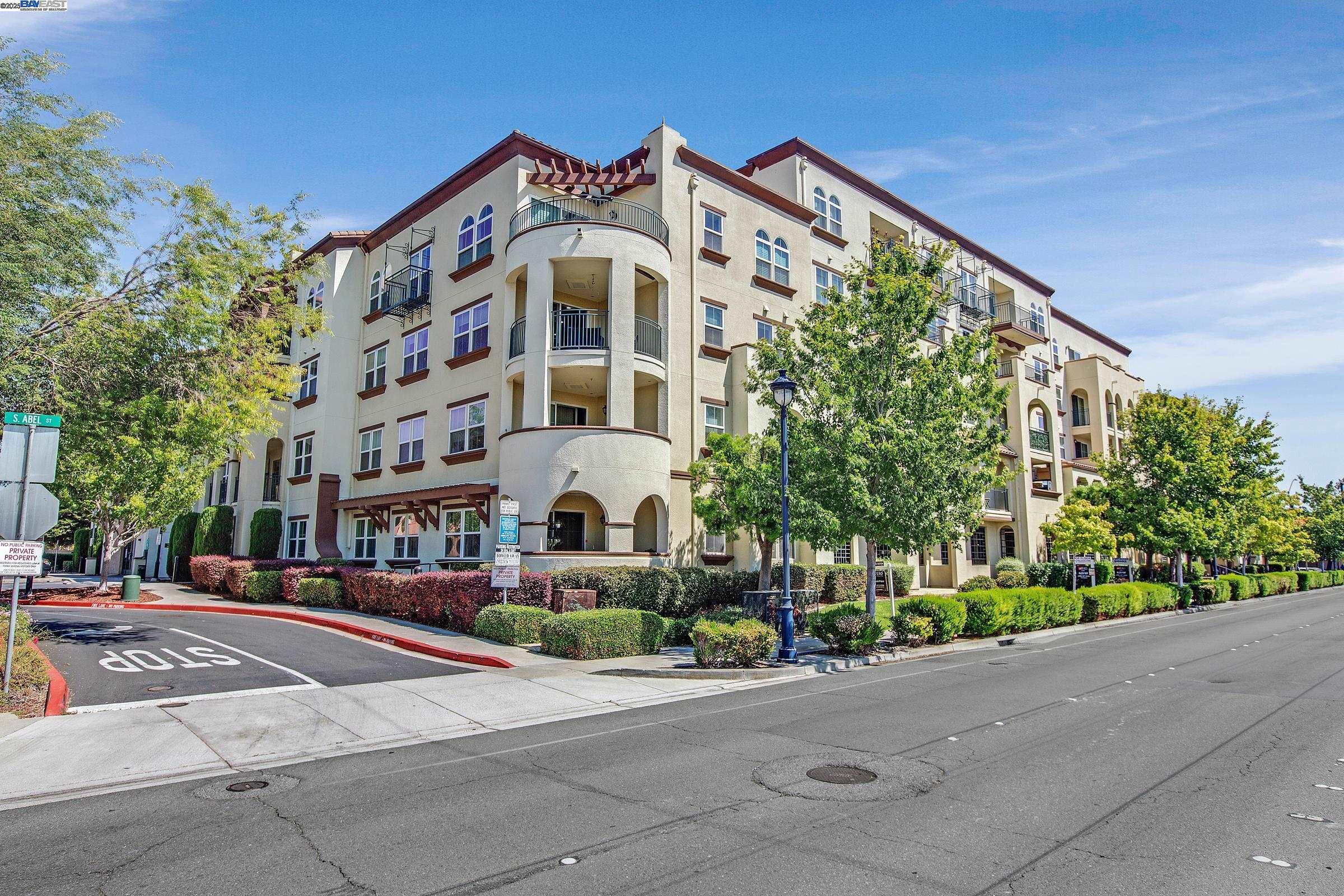Detail Gallery Image 2 of 50 For 800 S Abel St #303,  Milpitas,  CA 95035 - 3 Beds | 2 Baths
