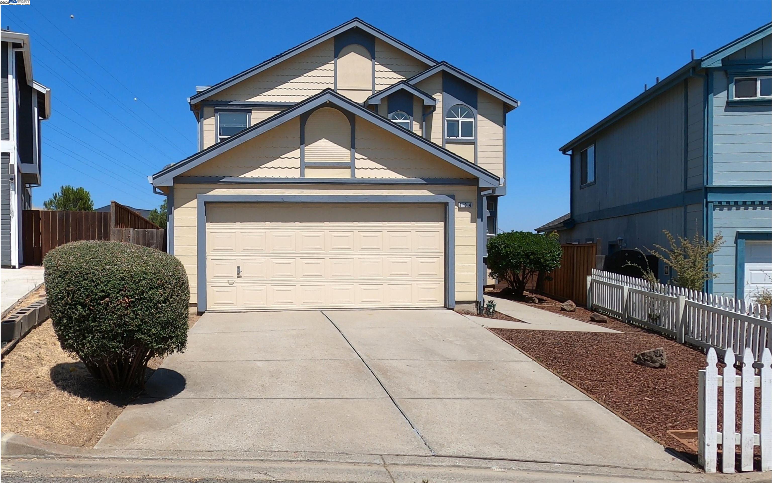 Detail Gallery Image 1 of 34 For 104 Bridgeview Ct, Crockett,  CA 94525 - 3 Beds | 2/1 Baths