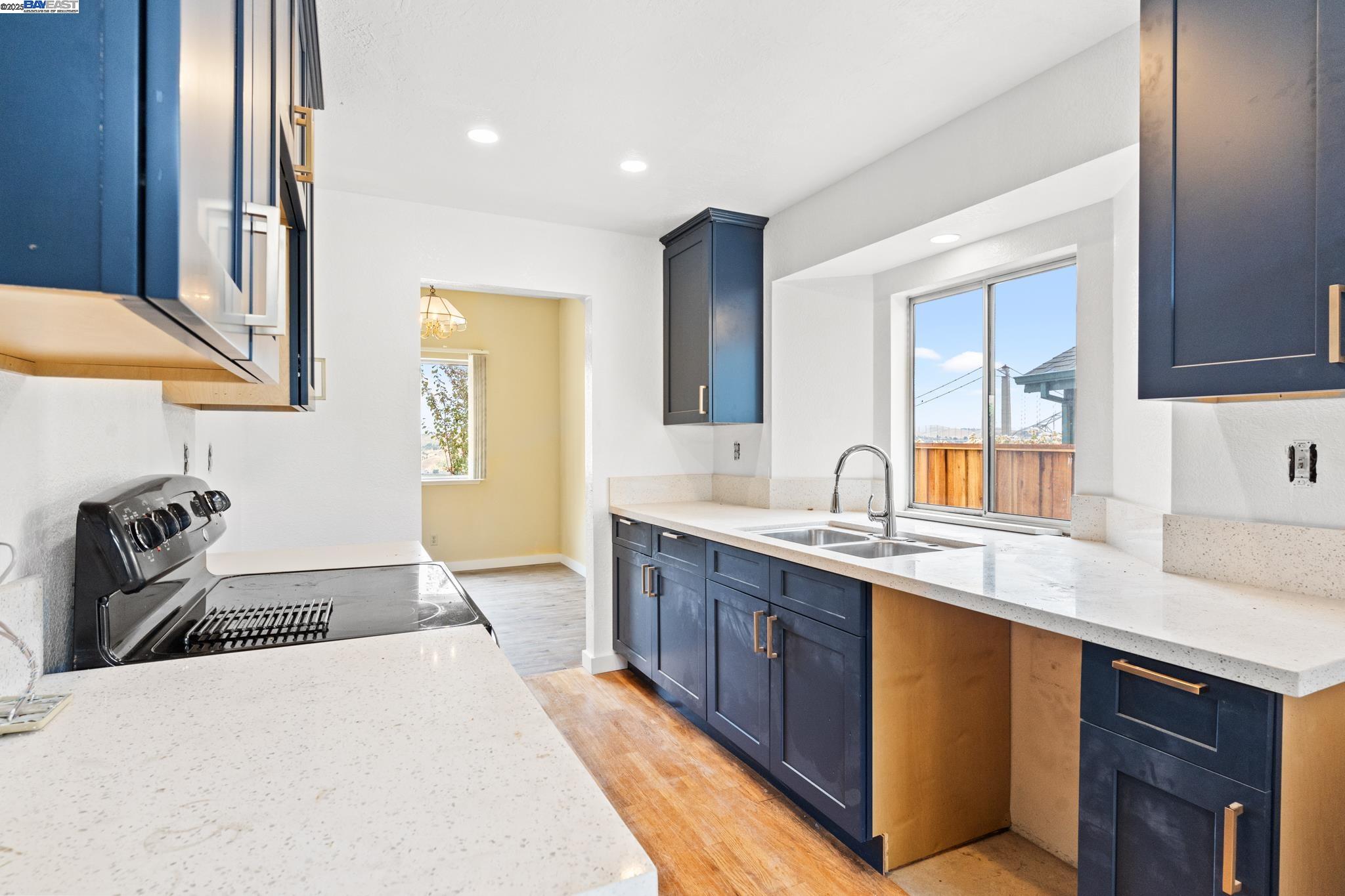 Detail Gallery Image 15 of 34 For 104 Bridgeview Ct, Crockett,  CA 94525 - 3 Beds | 2/1 Baths