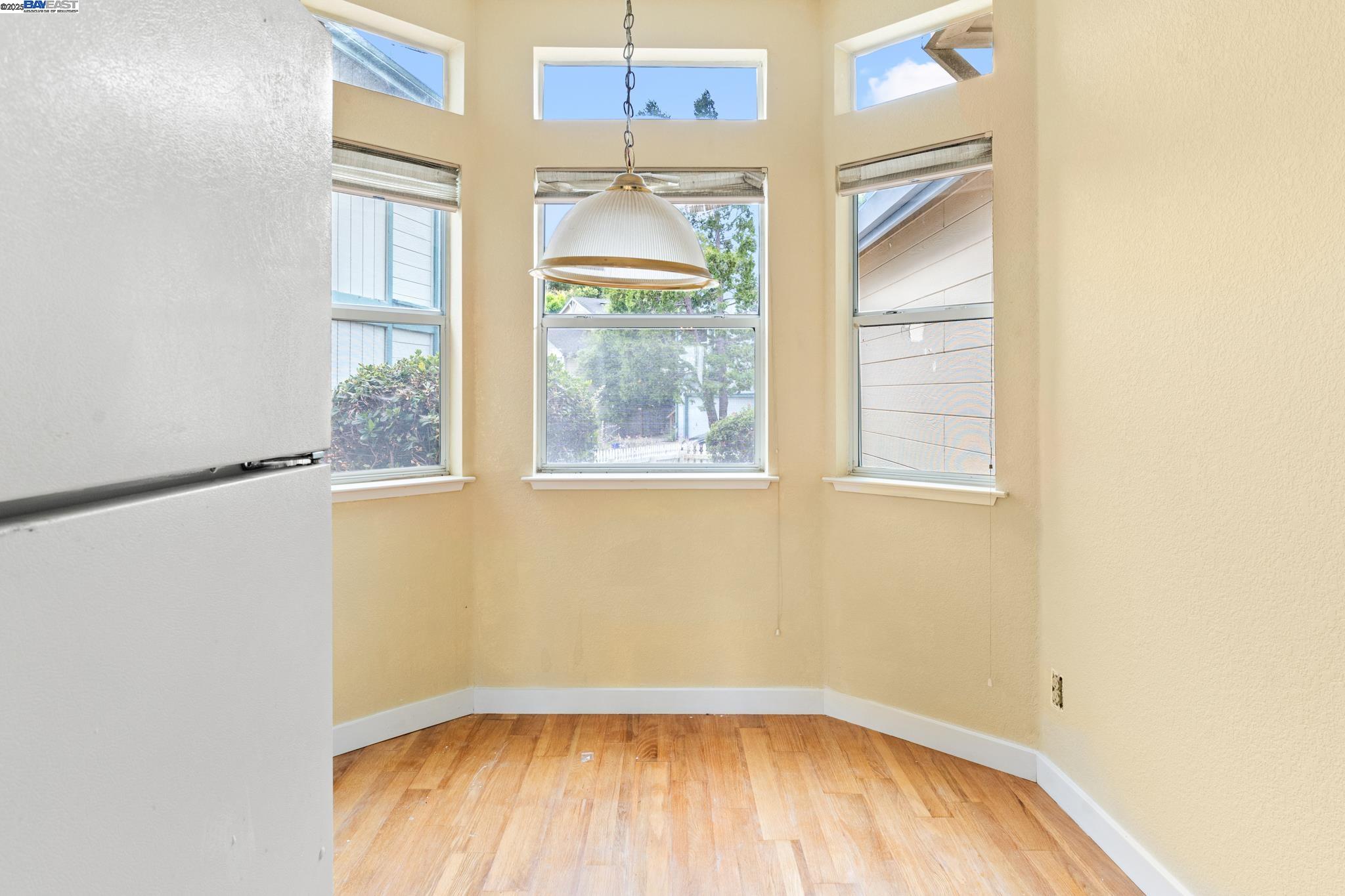 Detail Gallery Image 19 of 34 For 104 Bridgeview Ct, Crockett,  CA 94525 - 3 Beds | 2/1 Baths