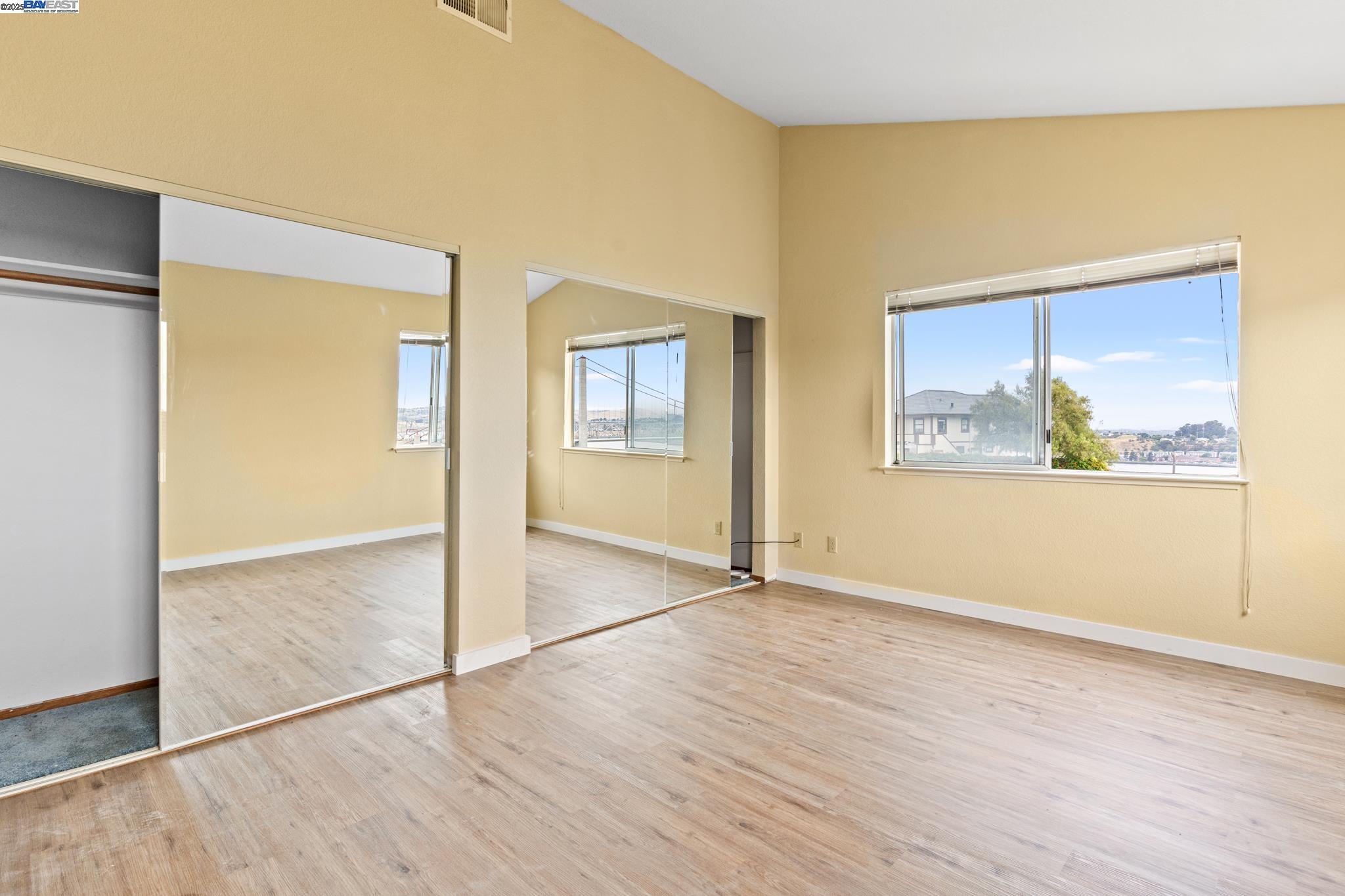Detail Gallery Image 24 of 34 For 104 Bridgeview Ct, Crockett,  CA 94525 - 3 Beds | 2/1 Baths