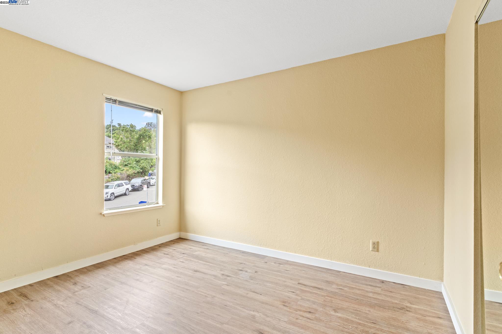 Detail Gallery Image 28 of 34 For 104 Bridgeview Ct, Crockett,  CA 94525 - 3 Beds | 2/1 Baths